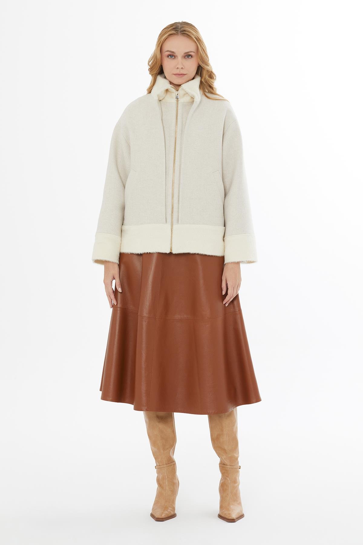 Yün Karışımlı Ekru Yüksek Yakalı Kısa Kaban