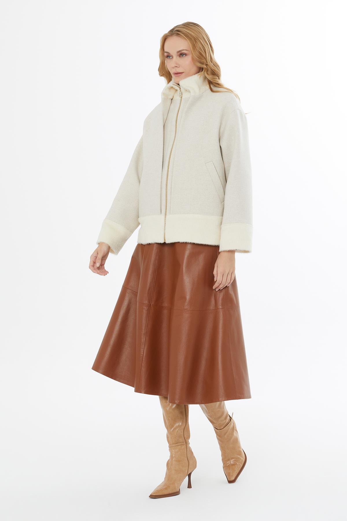 Yün Karışımlı Ekru Yüksek Yakalı Kısa Kaban