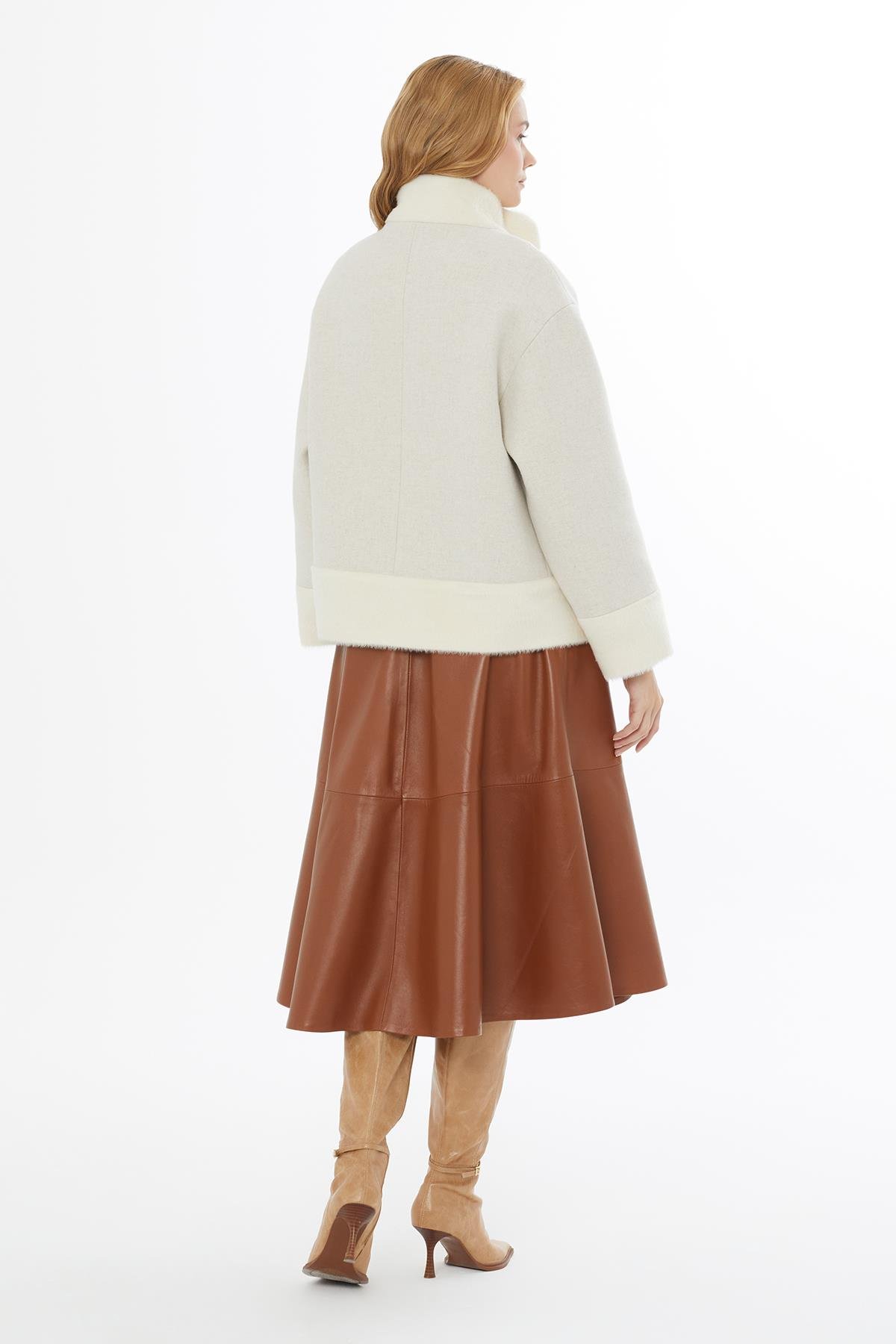 Yün Karışımlı Ekru Yüksek Yakalı Kısa Kaban