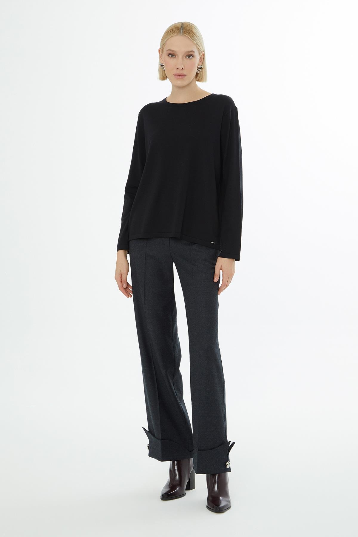 Black Long-Sleeve Plain Knit Top with Round Neck
