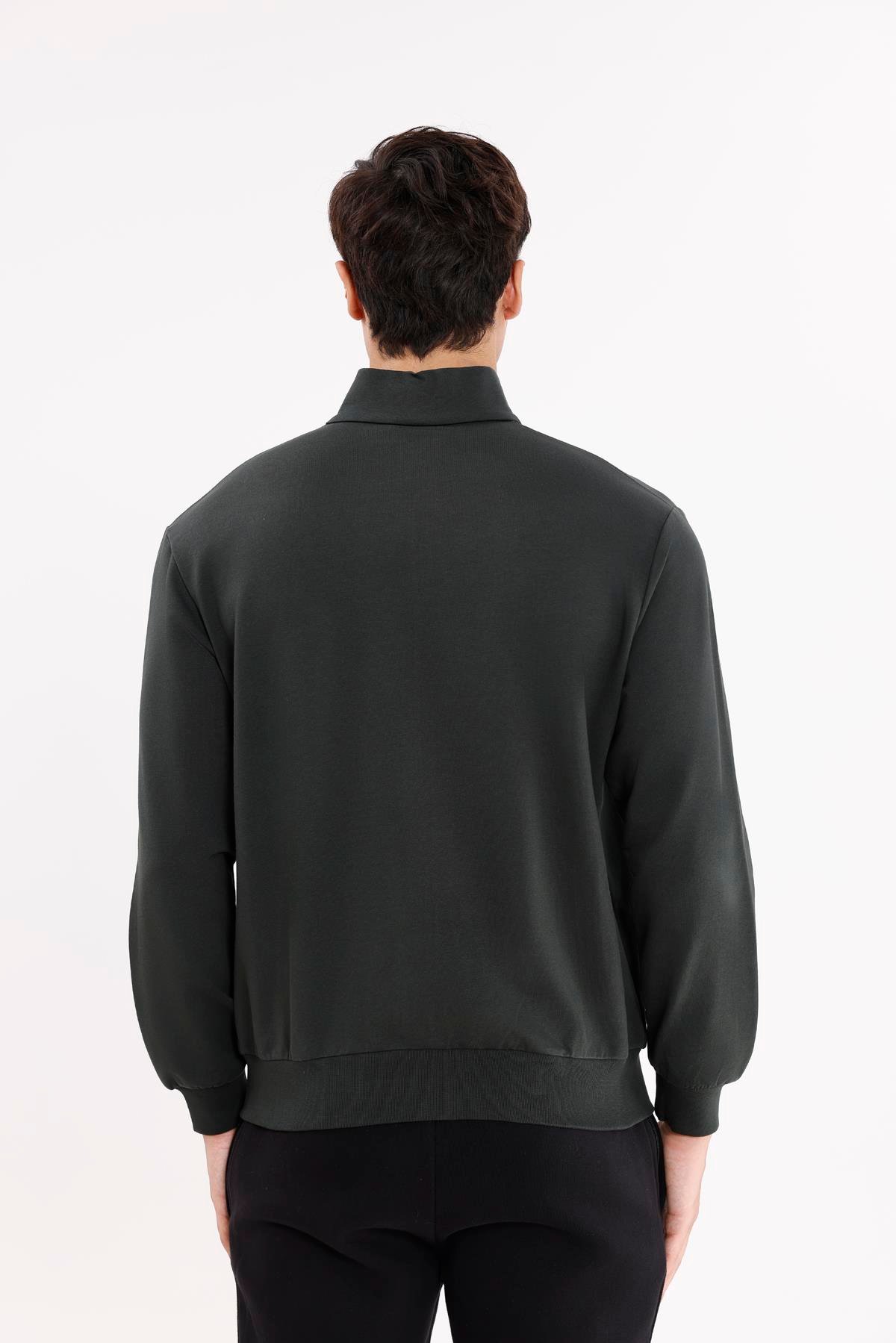 Cepli Dik Yaka Tam Fermuarlı Göğüs Arma Detaylı Rahat Kalıp Mevsimlik Sweatshirt