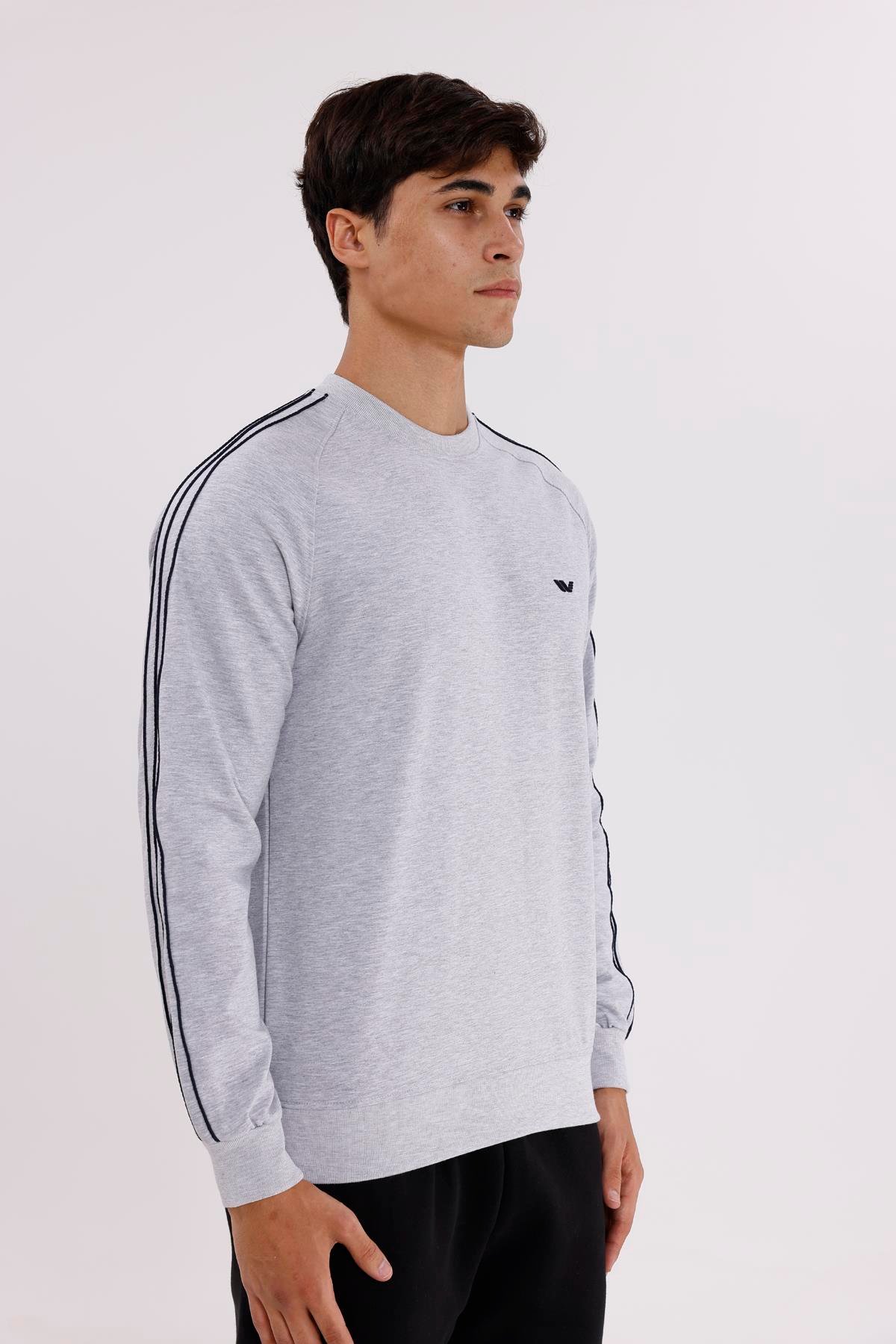 Çift Şeritli Raglan Kol Minimal Logolu Bisiklet Yaka Sweatshirt
