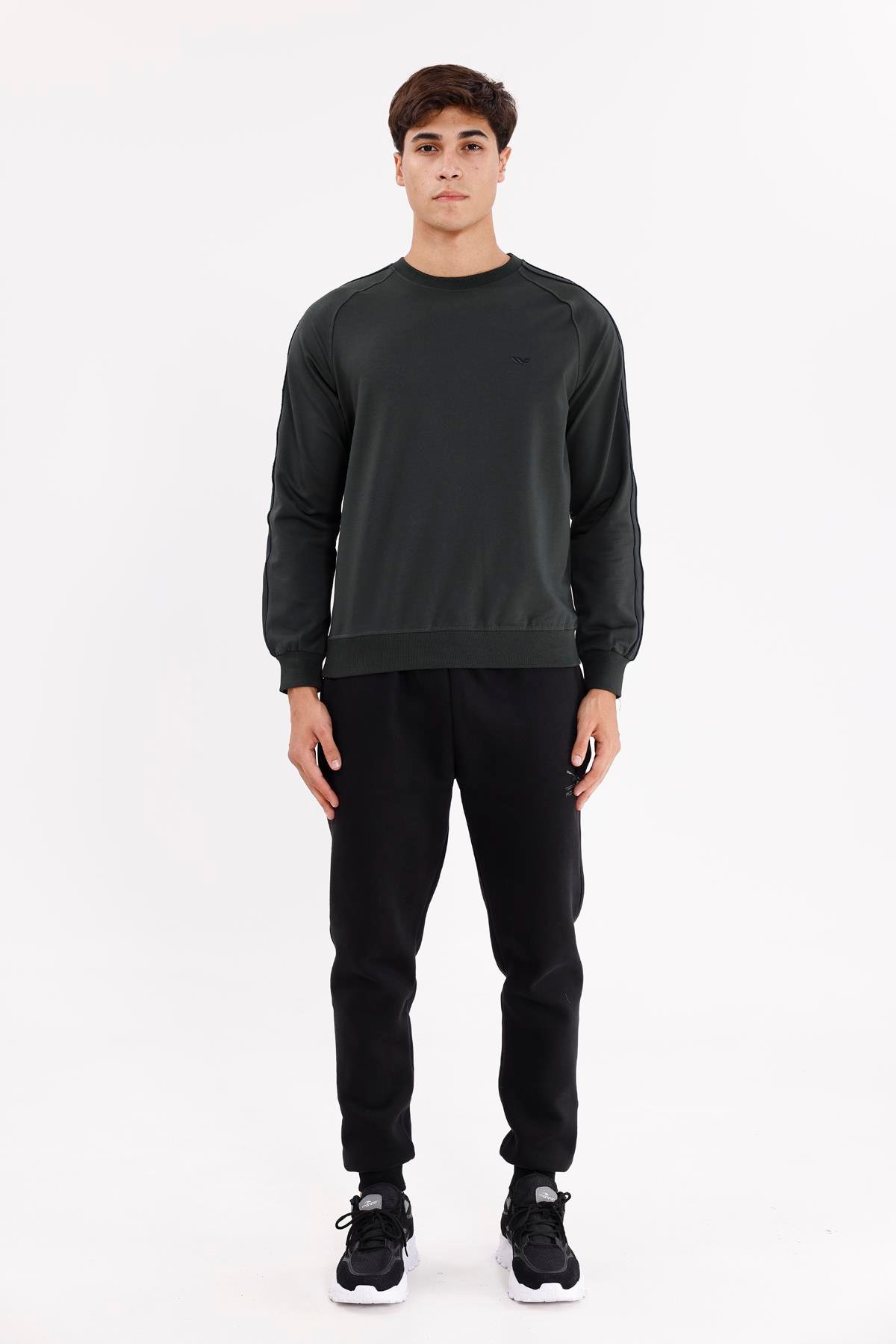 Çift Şeritli Raglan Kol Minimal Logolu Bisiklet Yaka Sweatshirt