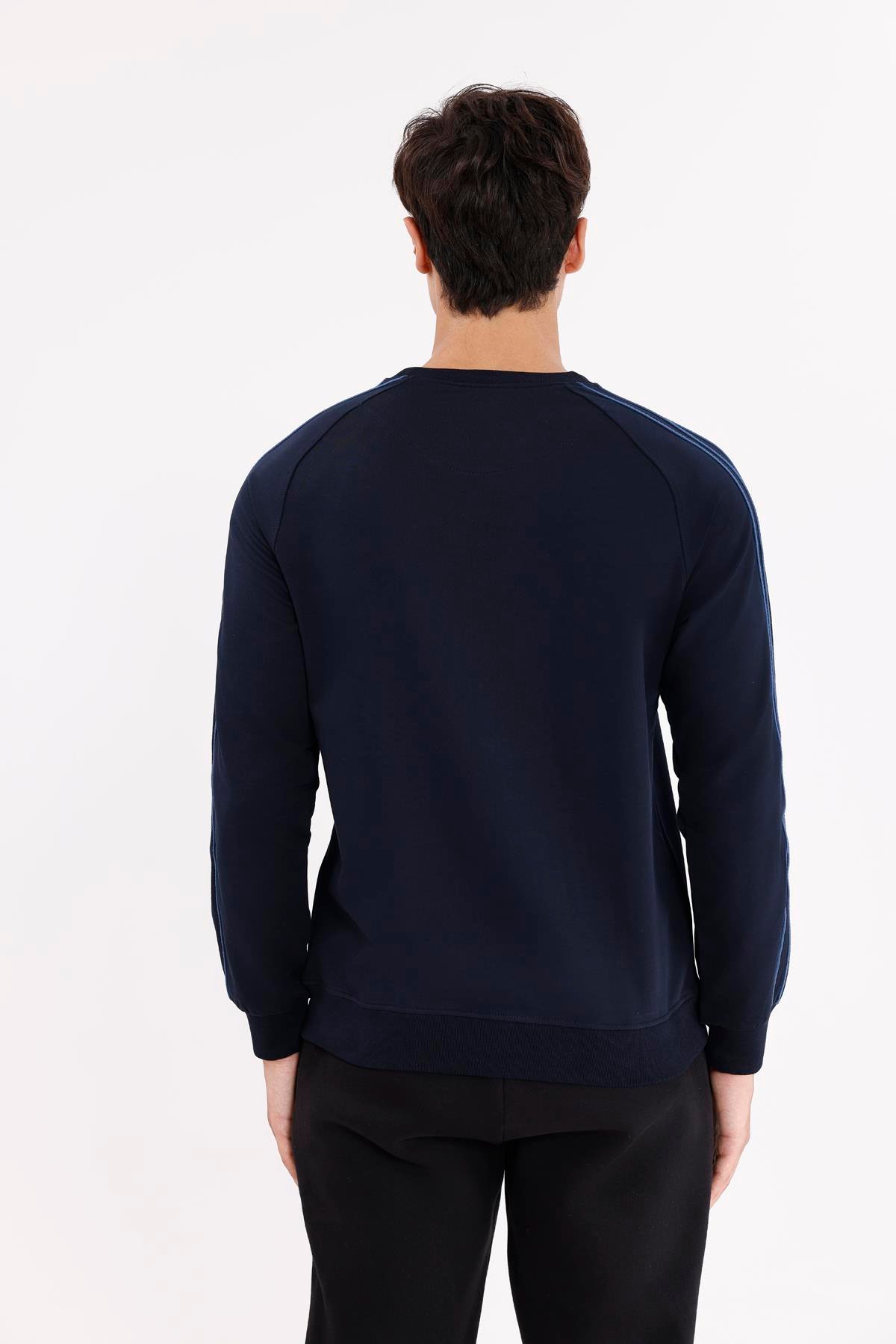 Çift Şeritli Raglan Kol Minimal Logolu Bisiklet Yaka Sweatshirt