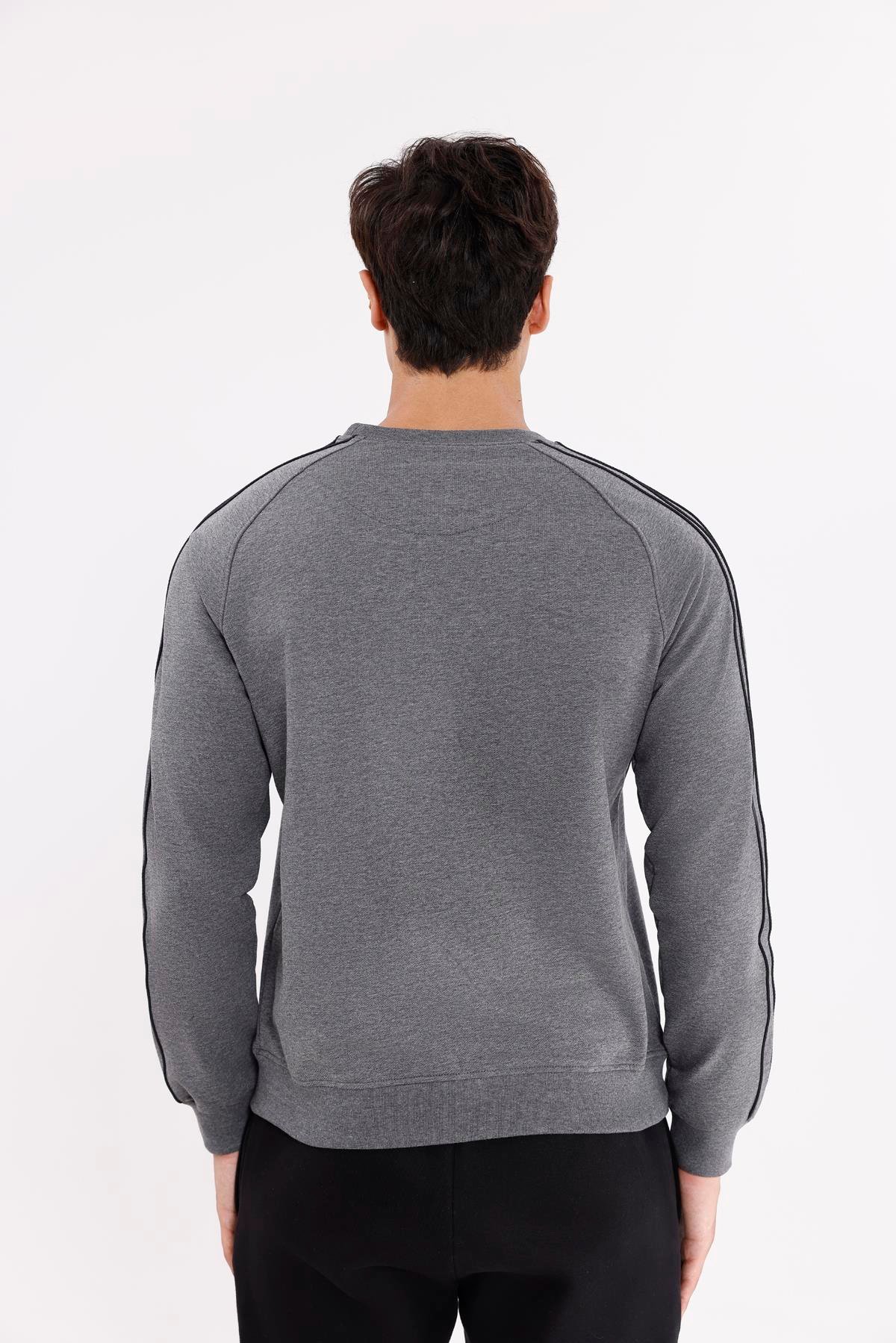 Çift Şeritli Raglan Kol Minimal Logolu Bisiklet Yaka Sweatshirt