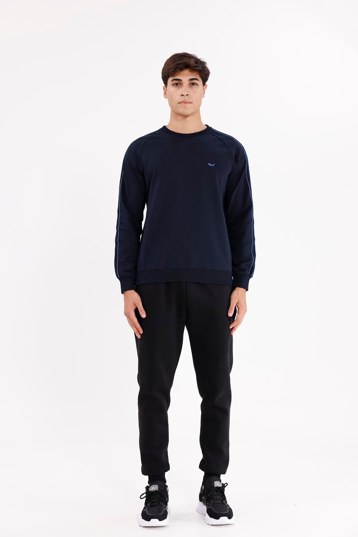Çift Şeritli Raglan Kol Minimal Logolu Bisiklet Yaka Sweatshirt