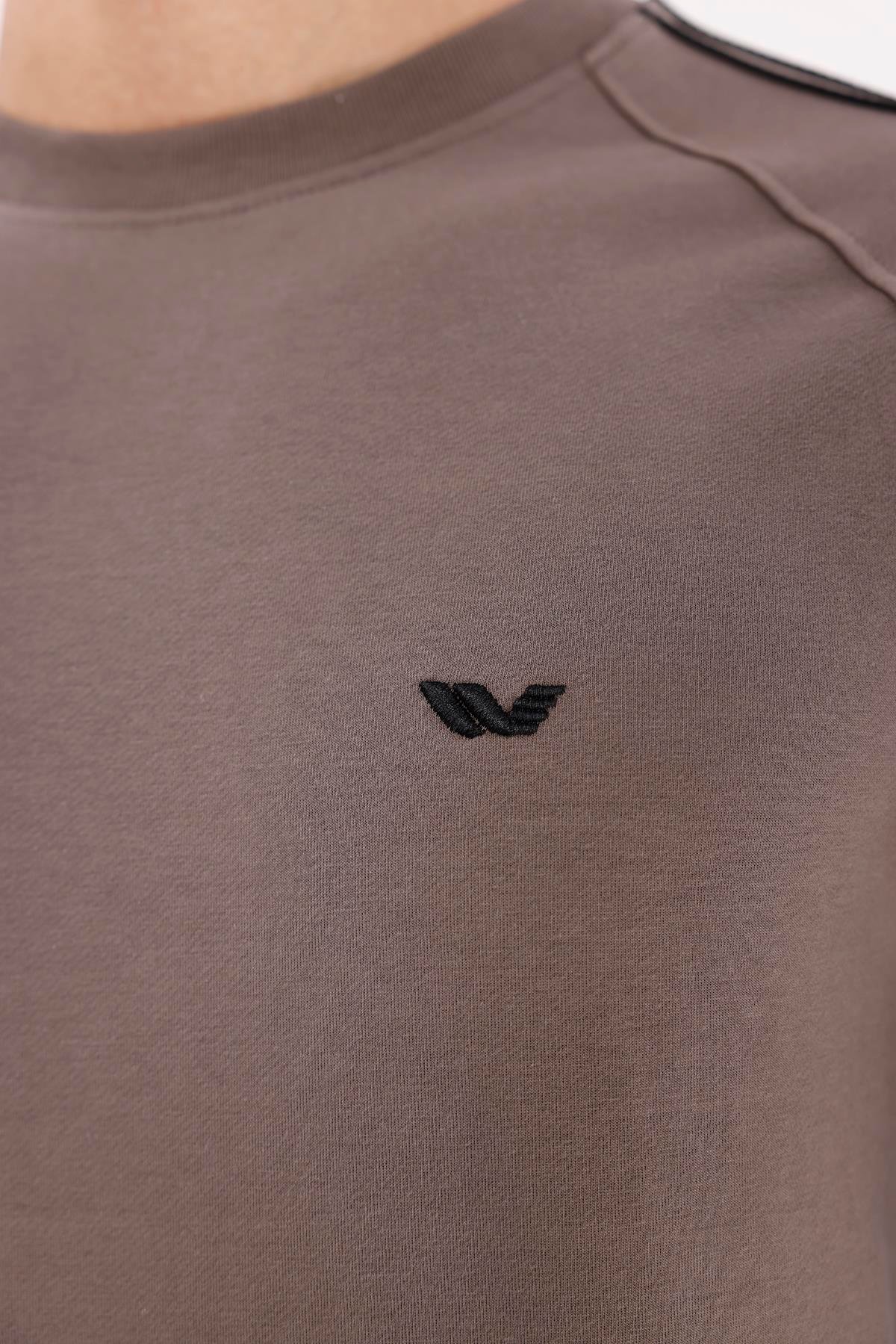 Çift Şeritli Raglan Kol Minimal Logolu Bisiklet Yaka Sweatshirt