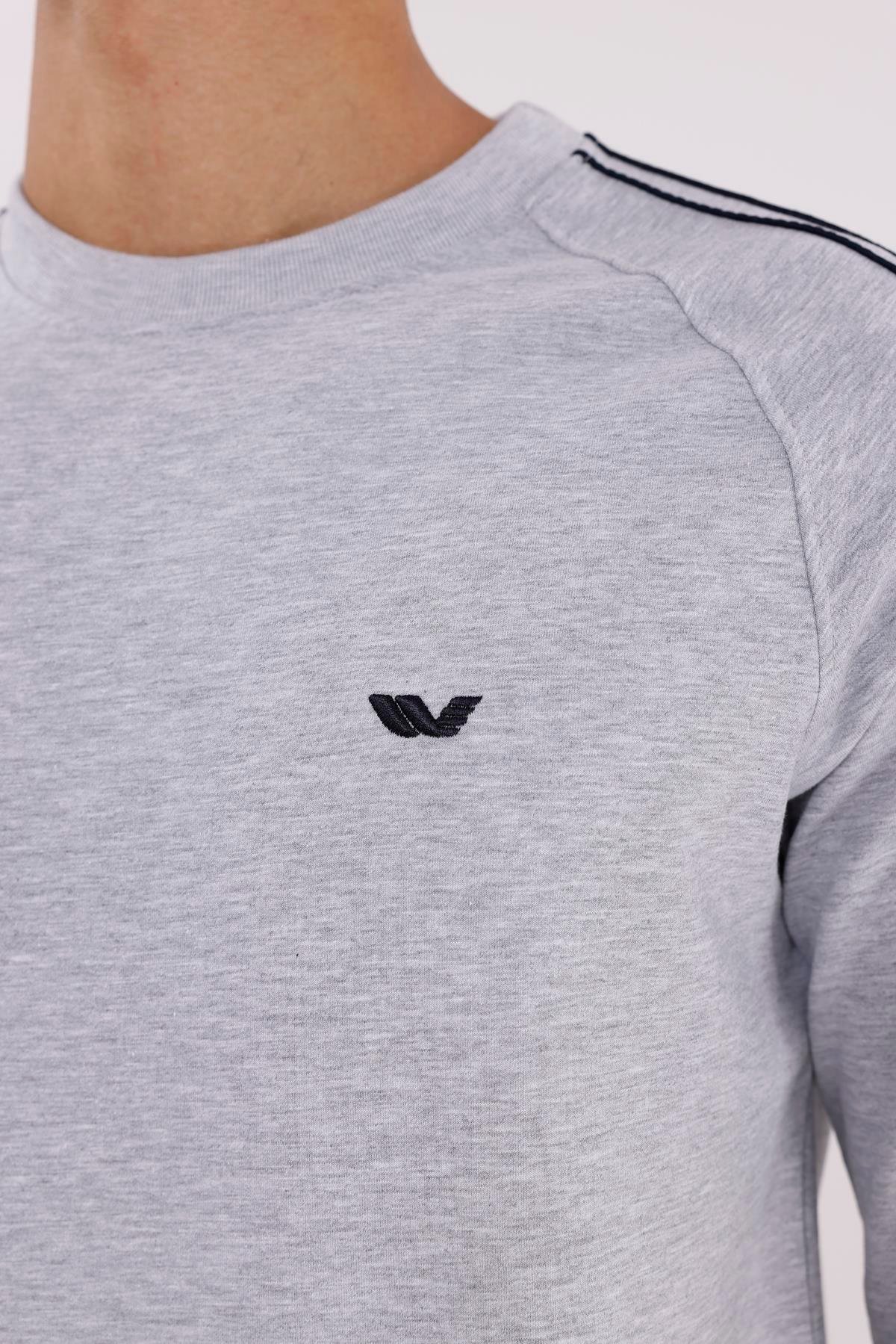 Çift Şeritli Raglan Kol Minimal Logolu Bisiklet Yaka Sweatshirt