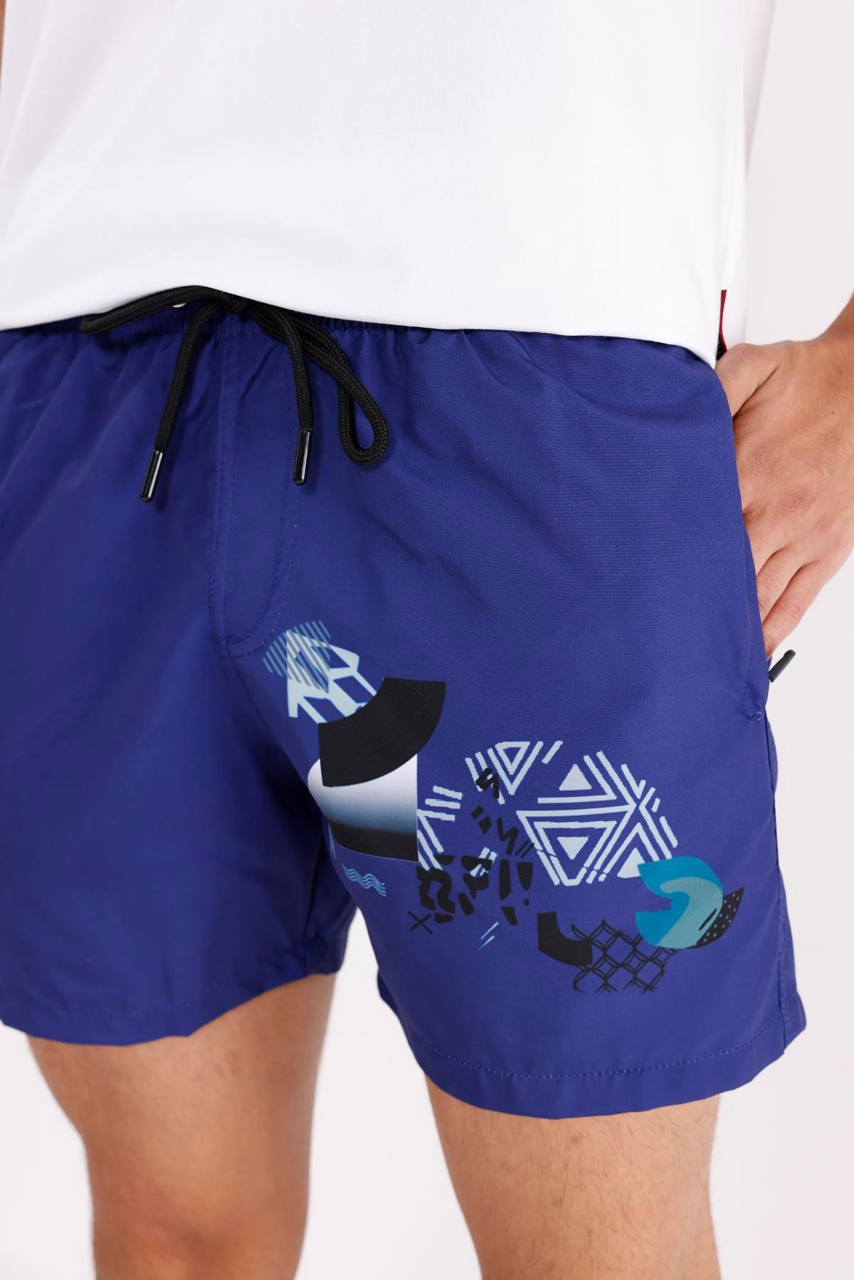 Dijital Desen Detaylı Fermuarlı Yan Cepli Ayarlanabilir Kordonlu Elastik Bel Hızlı Kuruyan Ağ Astar Destekli Kısa Paça Deniz Şortu