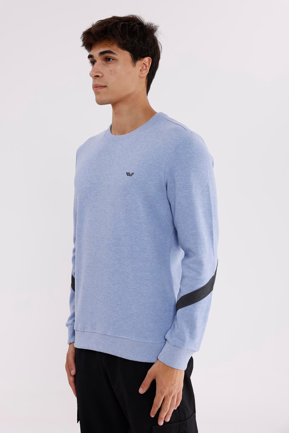 Kol Şerit Detaylı Yuvarlak Yaka Göğüs Logolu Rahat Kalıp Mevsimlik Sweatshirt