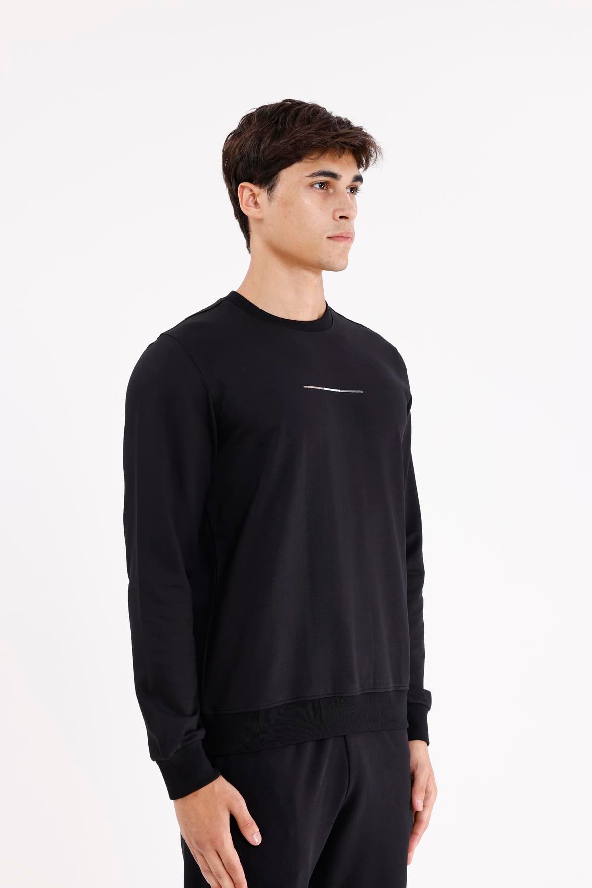 Minimal Göğüs İşlemeli Rahat Kalıp Esnek Manşetli Mevsimlik Bisiklet Yaka Sweatshirt