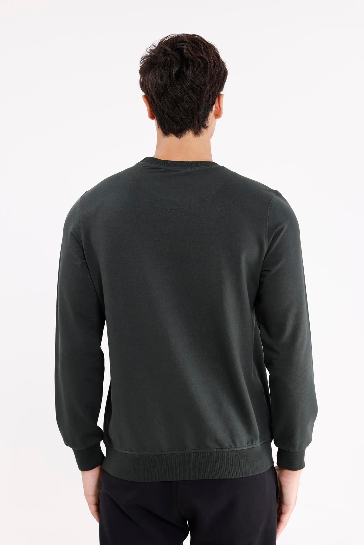 Minimal Göğüs İşlemeli Rahat Kalıp Esnek Manşetli Mevsimlik Bisiklet Yaka Sweatshirt