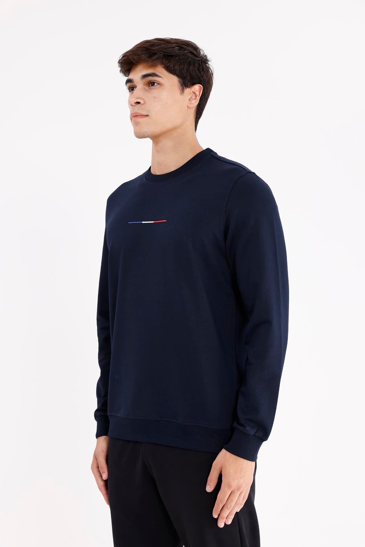 Minimal Göğüs İşlemeli Rahat Kalıp Esnek Manşetli Mevsimlik Bisiklet Yaka Sweatshirt