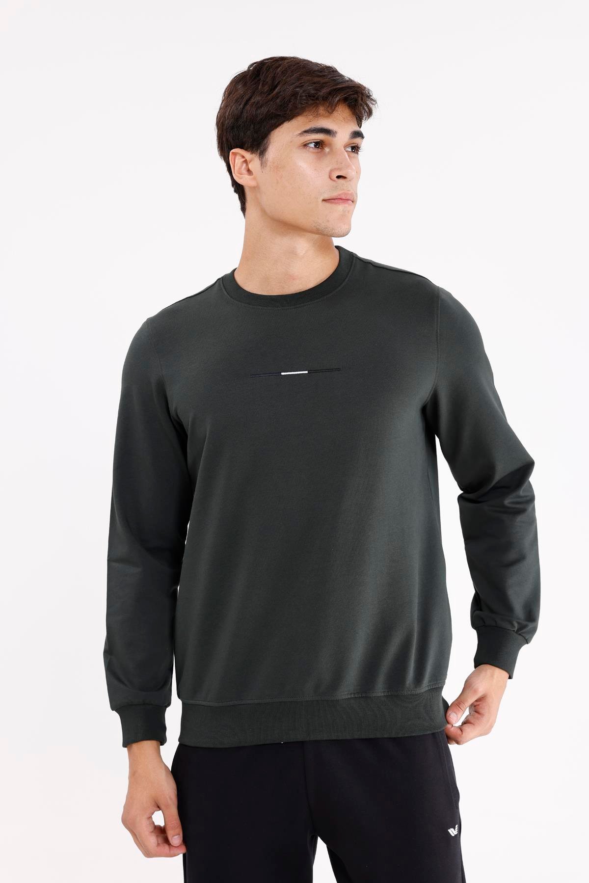 Minimal Göğüs İşlemeli Rahat Kalıp Esnek Manşetli Mevsimlik Bisiklet Yaka Sweatshirt
