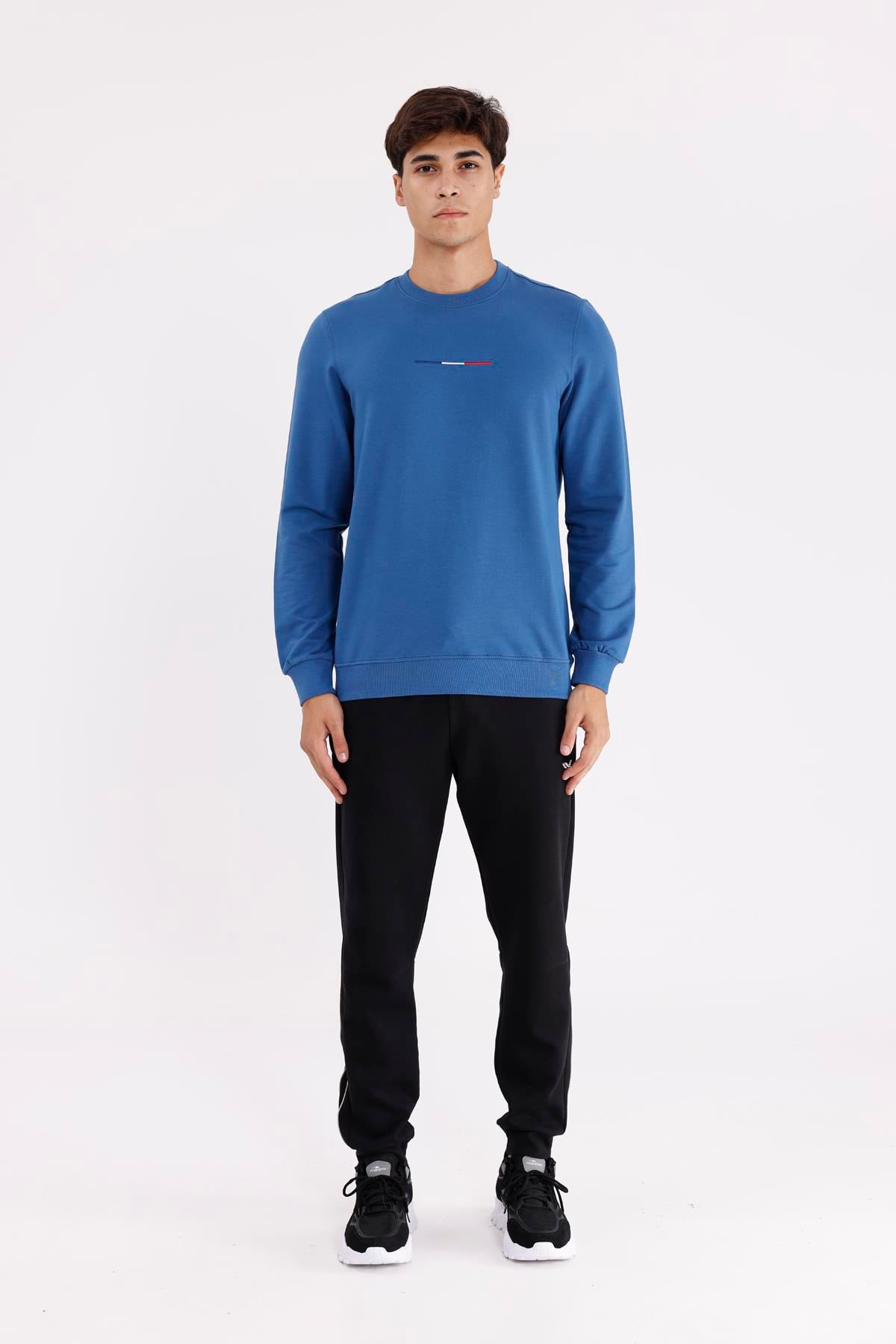 Minimal Göğüs İşlemeli Rahat Kalıp Esnek Manşetli Mevsimlik Bisiklet Yaka Sweatshirt