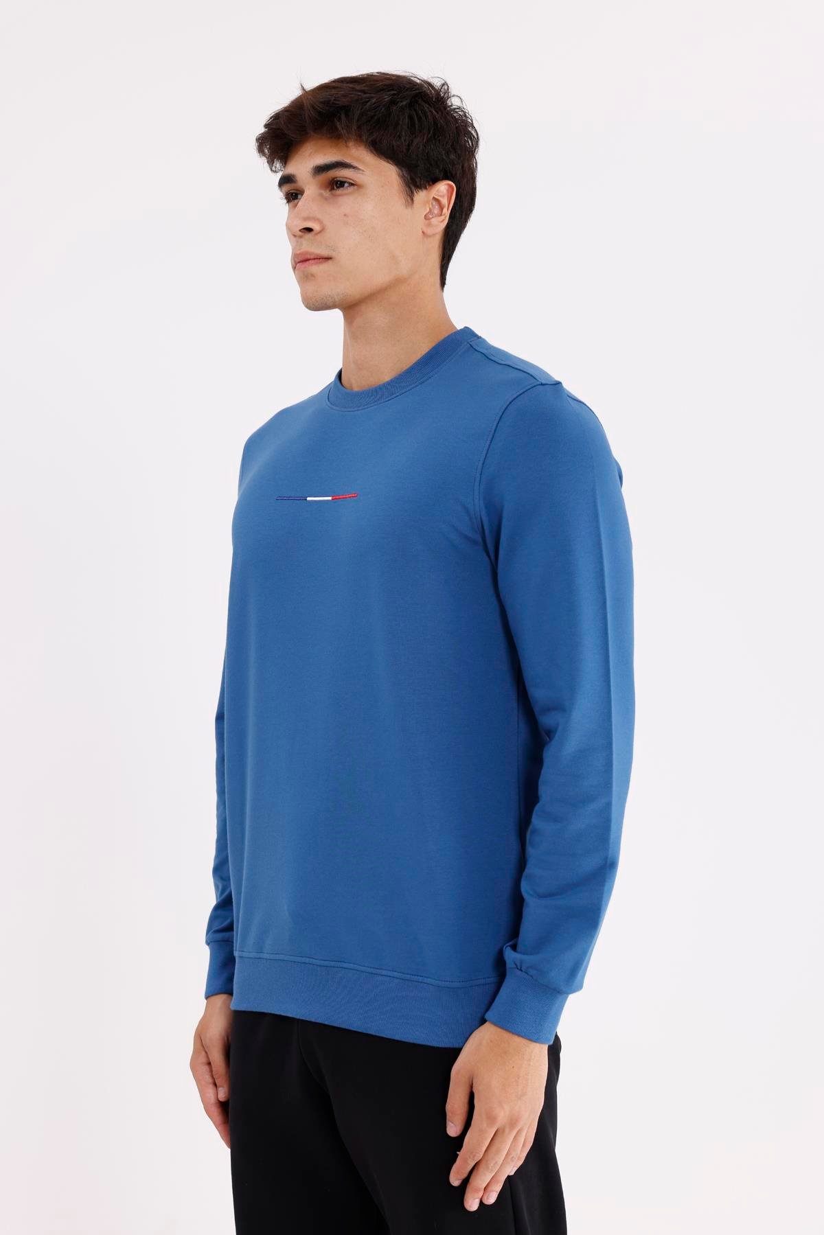 Minimal Göğüs İşlemeli Rahat Kalıp Esnek Manşetli Mevsimlik Bisiklet Yaka Sweatshirt