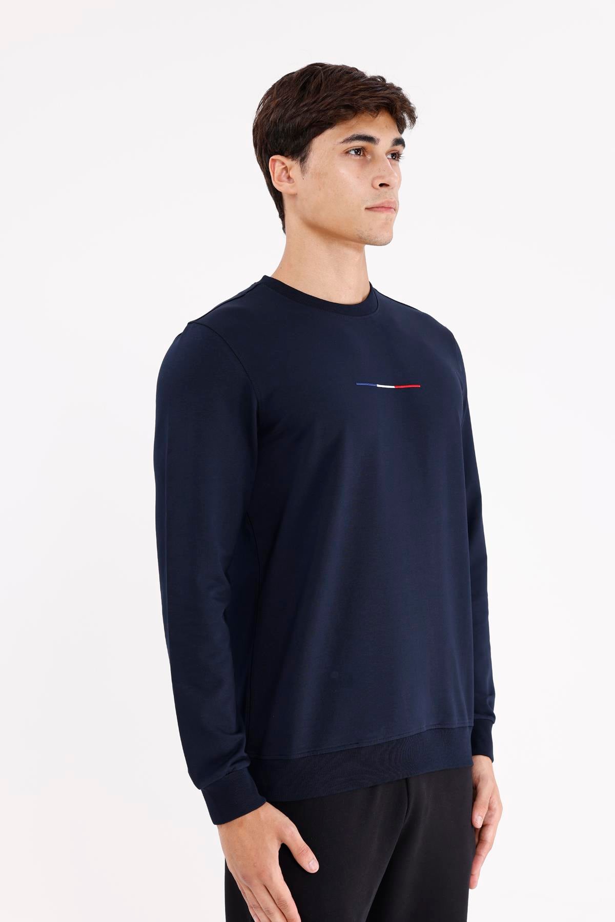 Minimal Göğüs İşlemeli Rahat Kalıp Esnek Manşetli Mevsimlik Bisiklet Yaka Sweatshirt