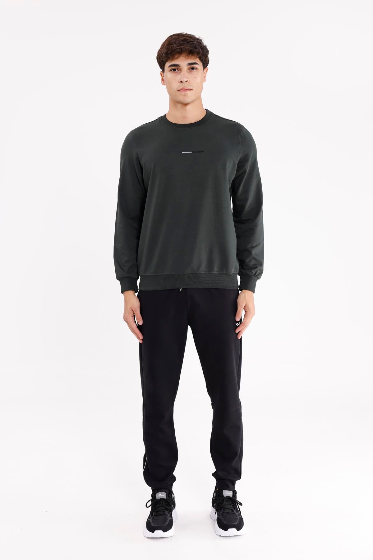 Minimal Göğüs İşlemeli Rahat Kalıp Esnek Manşetli Mevsimlik Bisiklet Yaka Sweatshirt