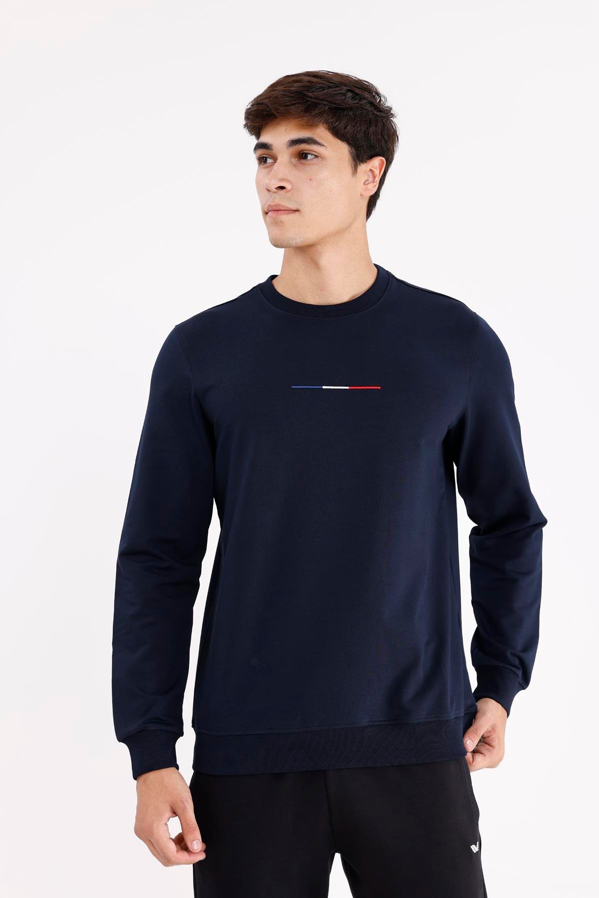 Minimal Göğüs İşlemeli Rahat Kalıp Esnek Manşetli Mevsimlik Bisiklet Yaka Sweatshirt
