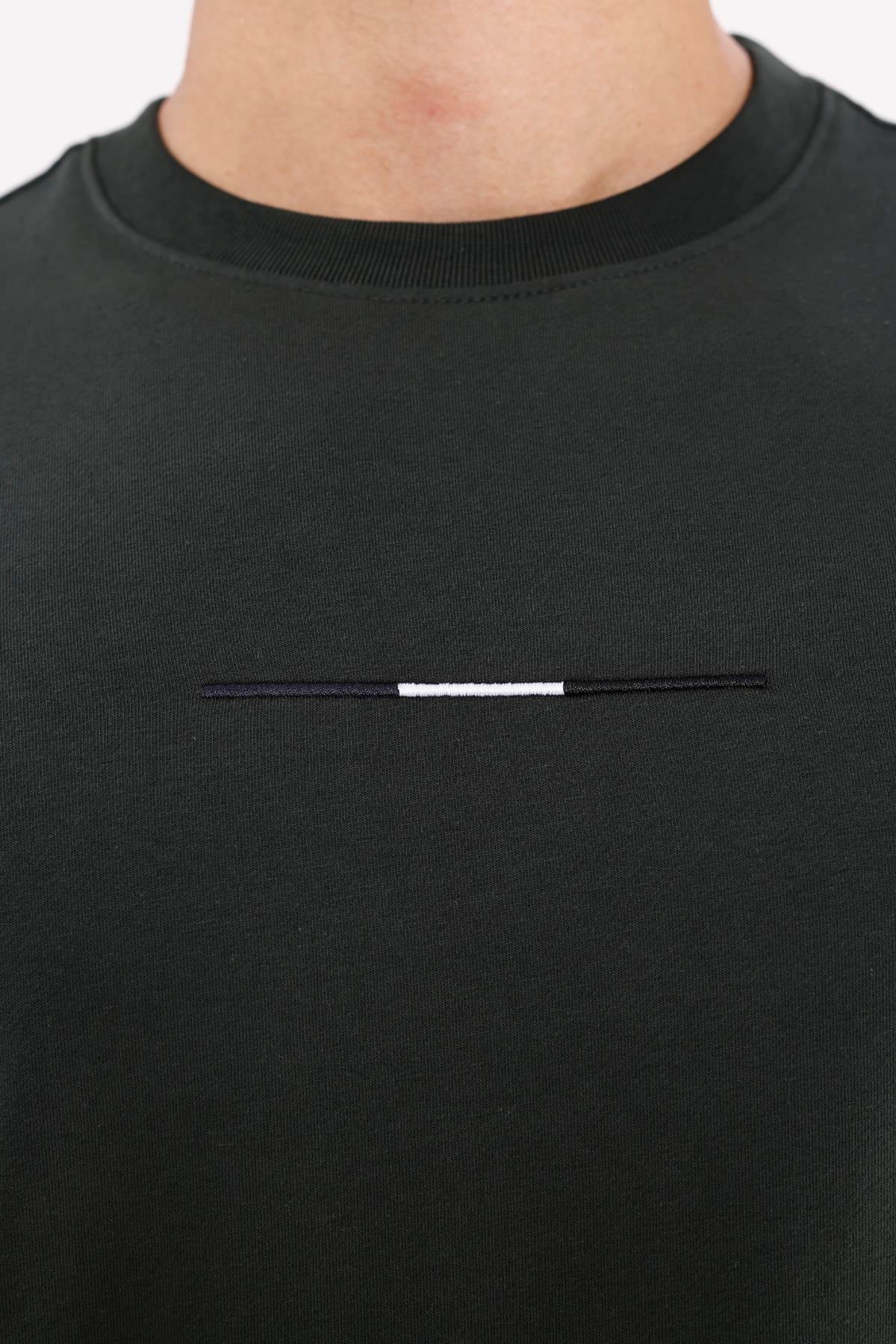 Minimal Göğüs İşlemeli Rahat Kalıp Esnek Manşetli Mevsimlik Bisiklet Yaka Sweatshirt