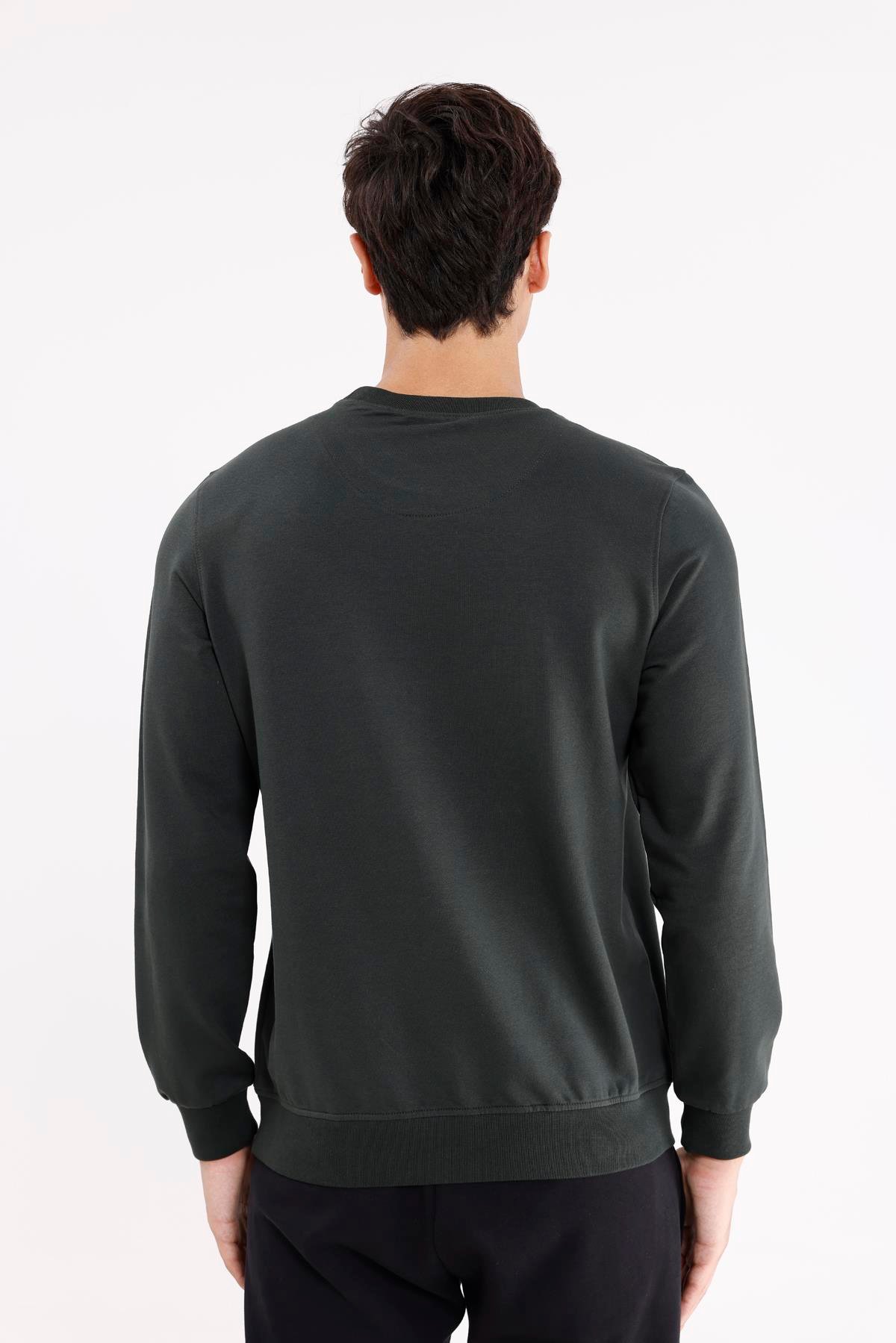 Minimal Göğüs İşlemeli Rahat Kalıp Esnek Manşetli Mevsimlik Bisiklet Yaka Sweatshirt