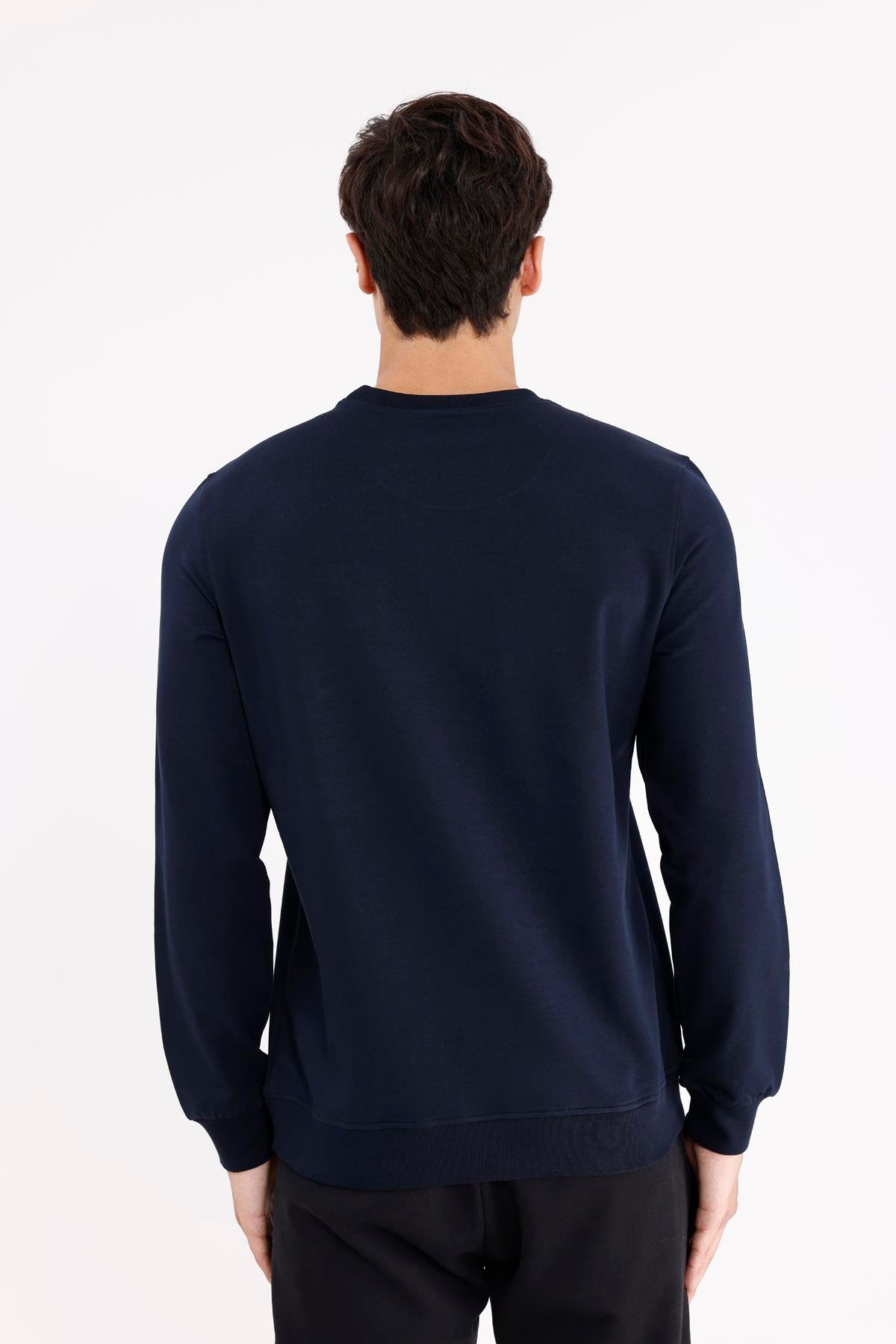 Minimal Göğüs İşlemeli Rahat Kalıp Esnek Manşetli Mevsimlik Bisiklet Yaka Sweatshirt