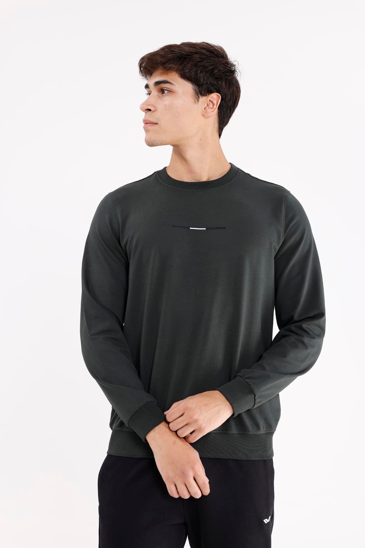 Minimal Göğüs İşlemeli Rahat Kalıp Esnek Manşetli Mevsimlik Bisiklet Yaka Sweatshirt