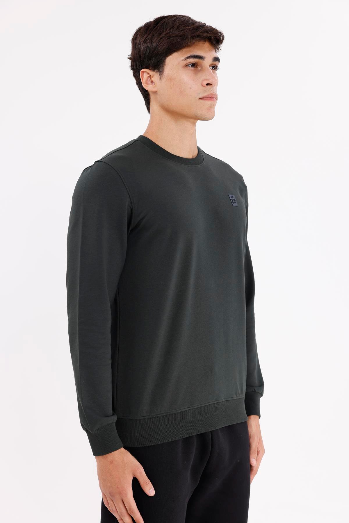Minimal Logolu Bisiklet Yaka Ribana Manşetli Rahat Kalıp Mevsimlik Sweatshirt