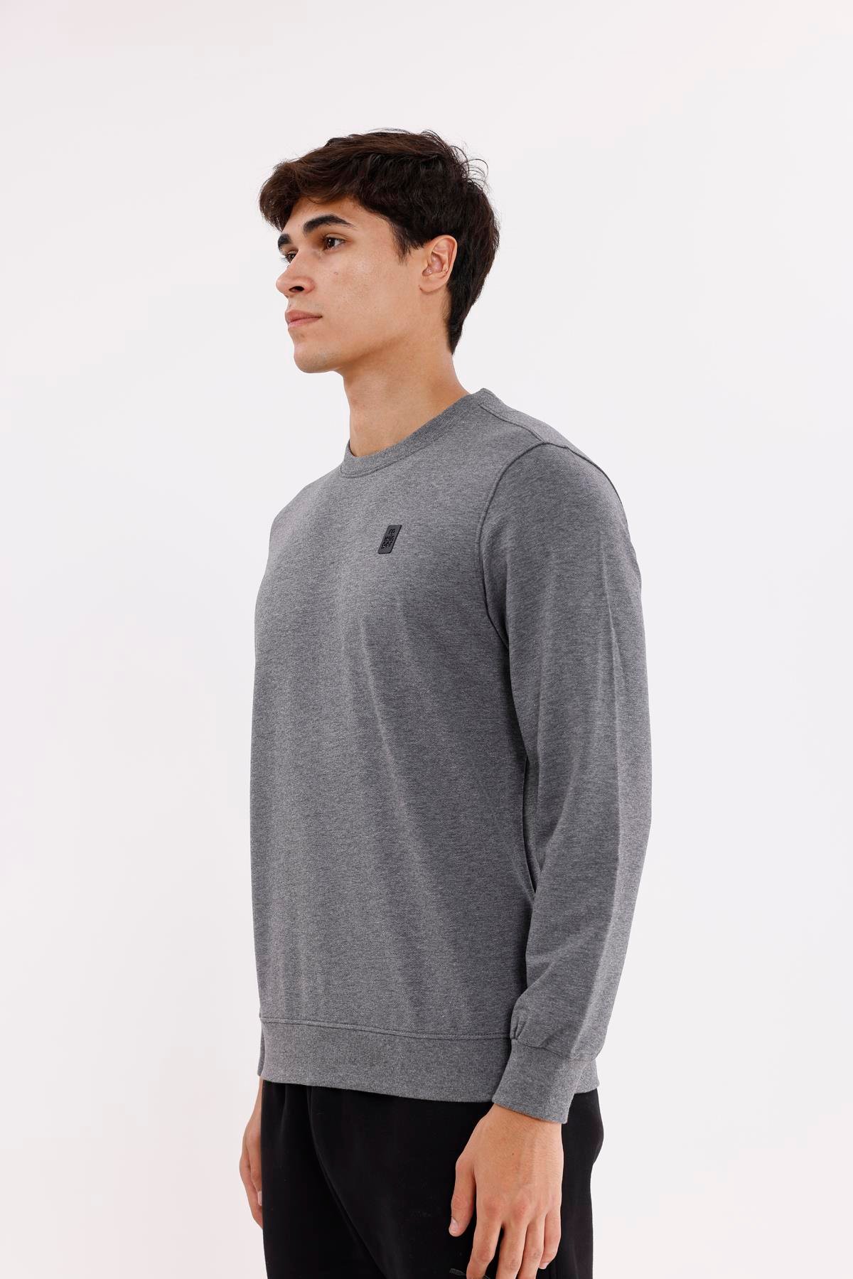 Minimal Logolu Bisiklet Yaka Ribana Manşetli Rahat Kalıp Mevsimlik Sweatshirt