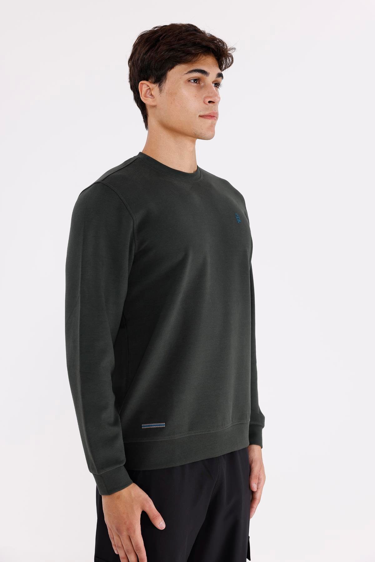 Modal Karışımlı Yumuşak Dokulu Rahat Kalıp Esnek Kullanım Sunan Sweatshirt