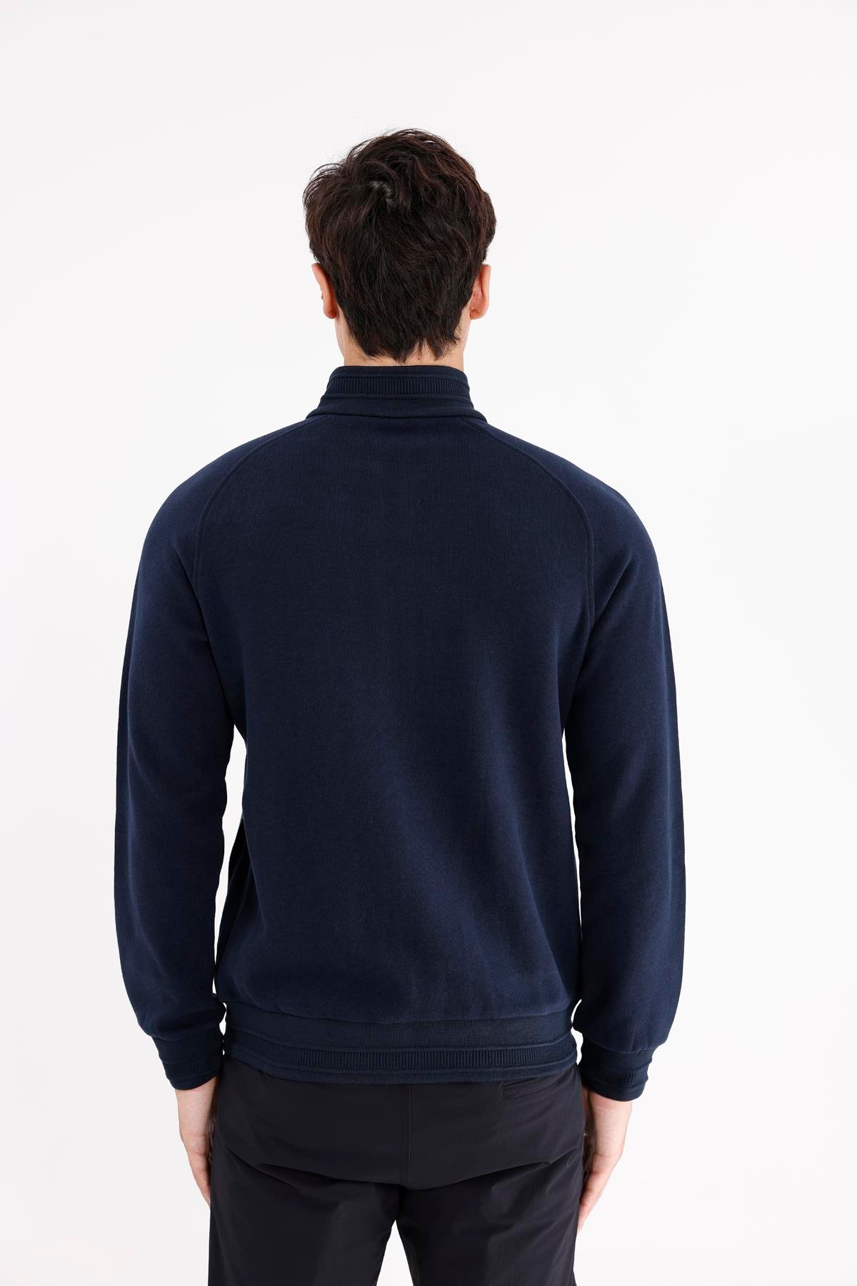 Polo Yaka Rahat Kalıp Selanik Yapıda Mevsimlik Spor Görünümlü Sweatshirt