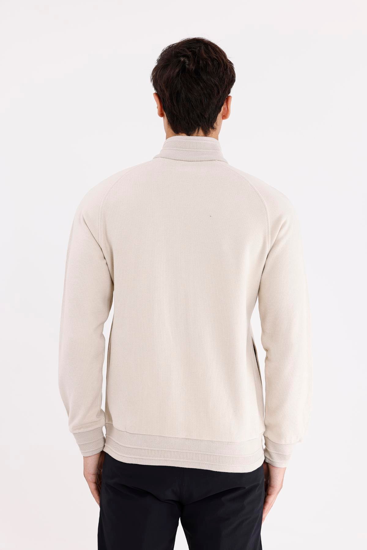 Polo Yaka Rahat Kalıp Selanik Yapıda Mevsimlik Spor Görünümlü Sweatshirt