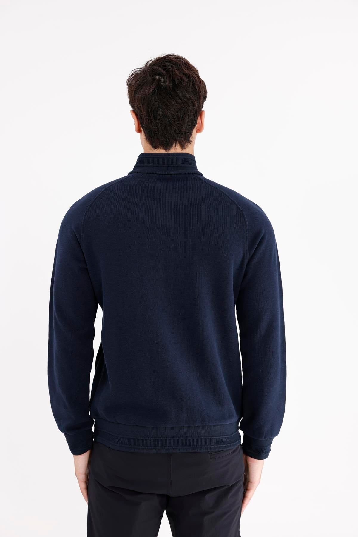 Polo Yaka Rahat Kalıp Selanik Yapıda Mevsimlik Spor Görünümlü Sweatshirt