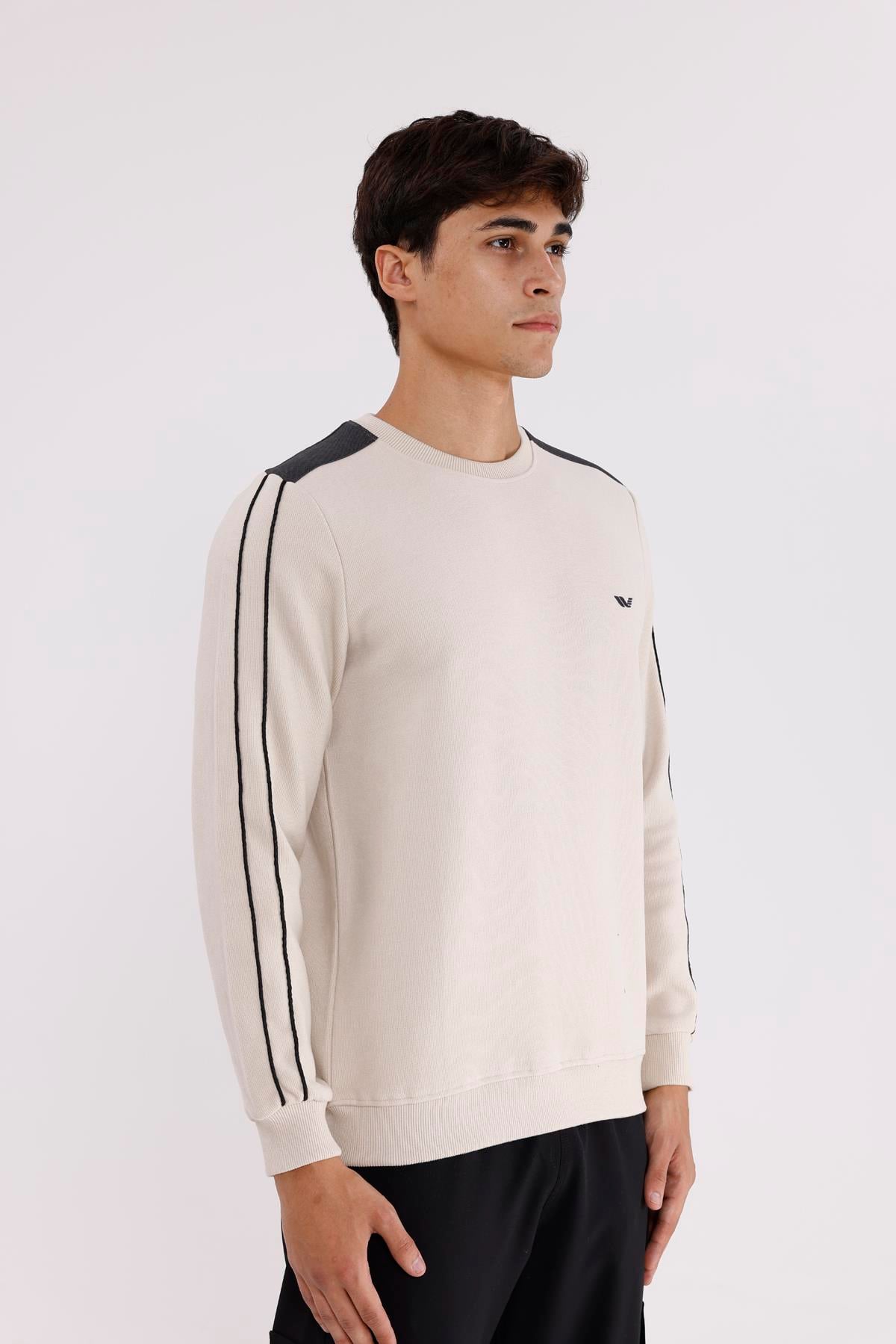 Selanik Doku Yumuşak Tutuşlu Rahat Kalıp Yuvarlak Yaka Esnek Manşetli Sweatshirt