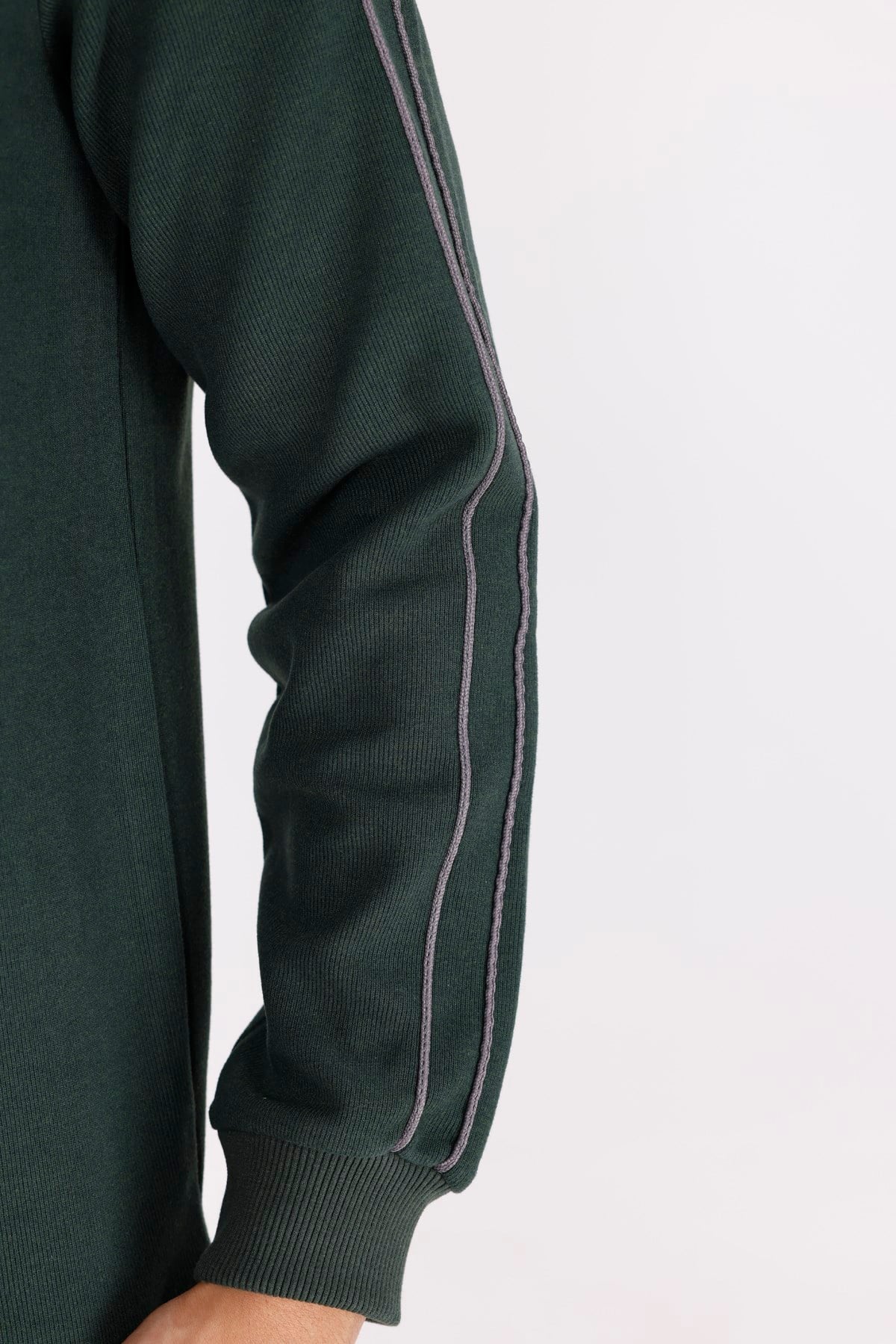 Selanik Doku Yumuşak Tutuşlu Rahat Kalıp Yuvarlak Yaka Esnek Manşetli Sweatshirt