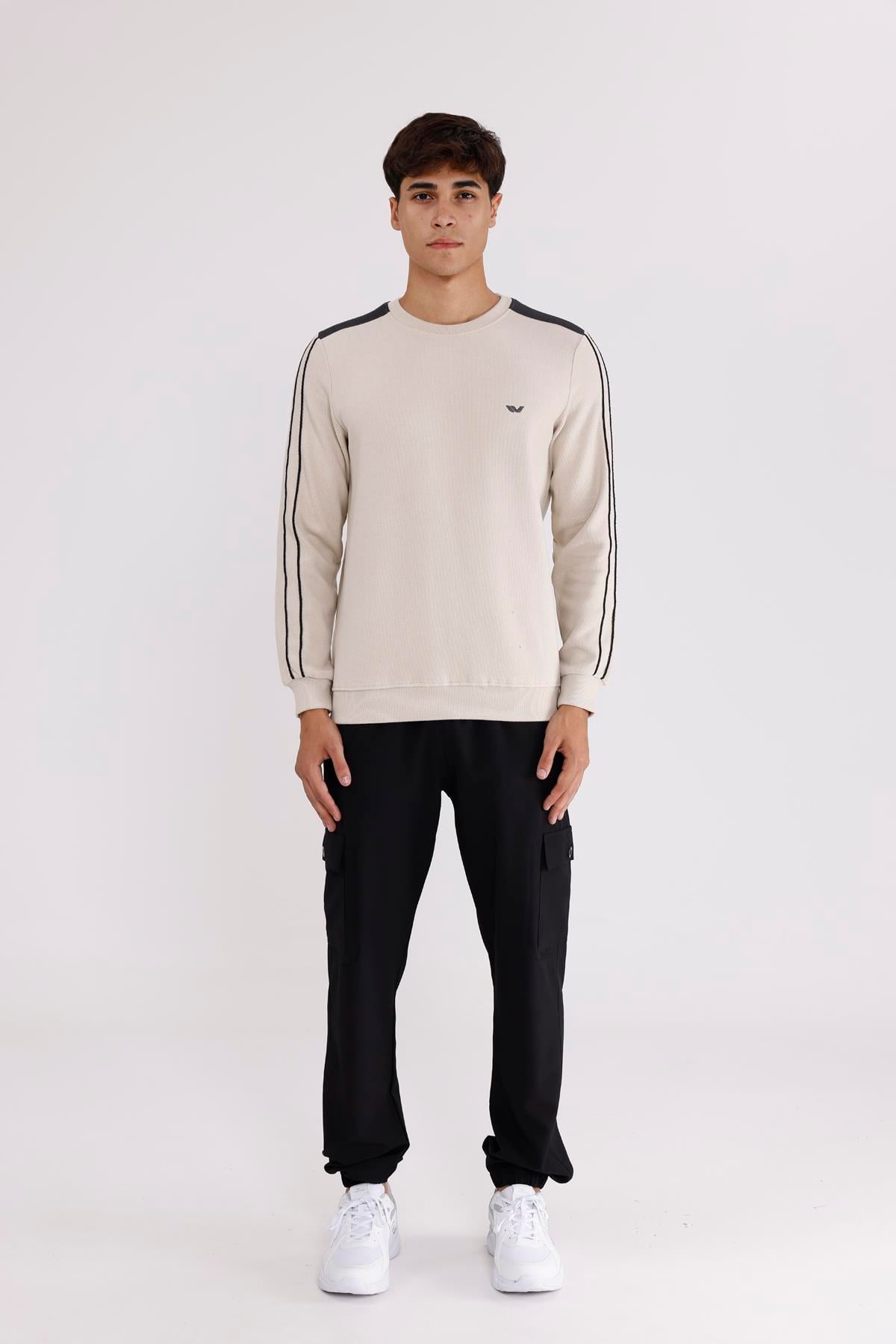 Selanik Doku Yumuşak Tutuşlu Rahat Kalıp Yuvarlak Yaka Esnek Manşetli Sweatshirt