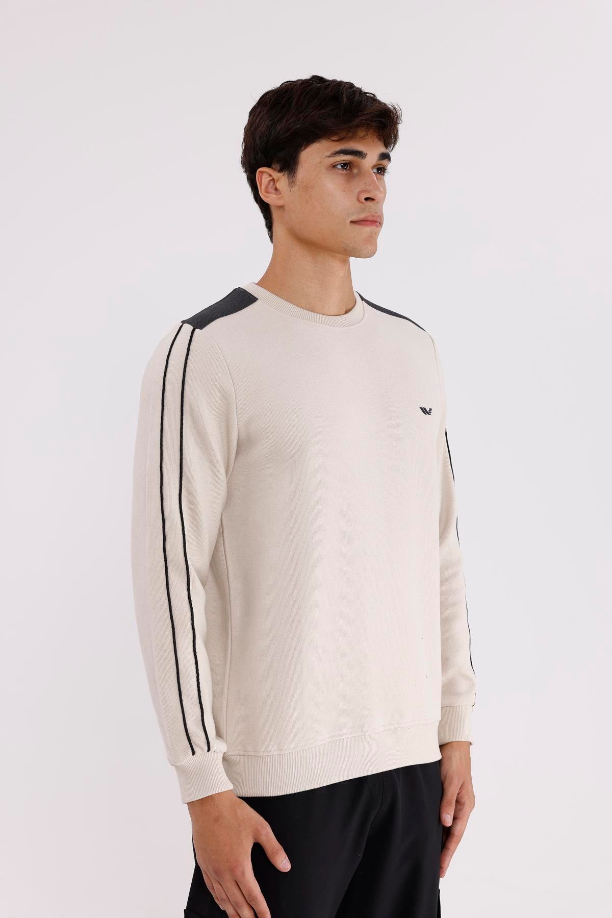 Selanik Doku Yumuşak Tutuşlu Rahat Kalıp Yuvarlak Yaka Esnek Manşetli Sweatshirt