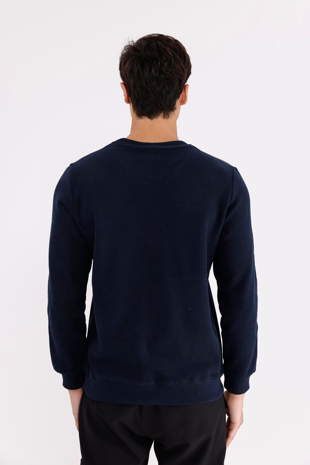 Selanik Doku Yumuşak Tutuşlu Rahat Kalıp Yuvarlak Yaka Esnek Manşetli Sweatshirt