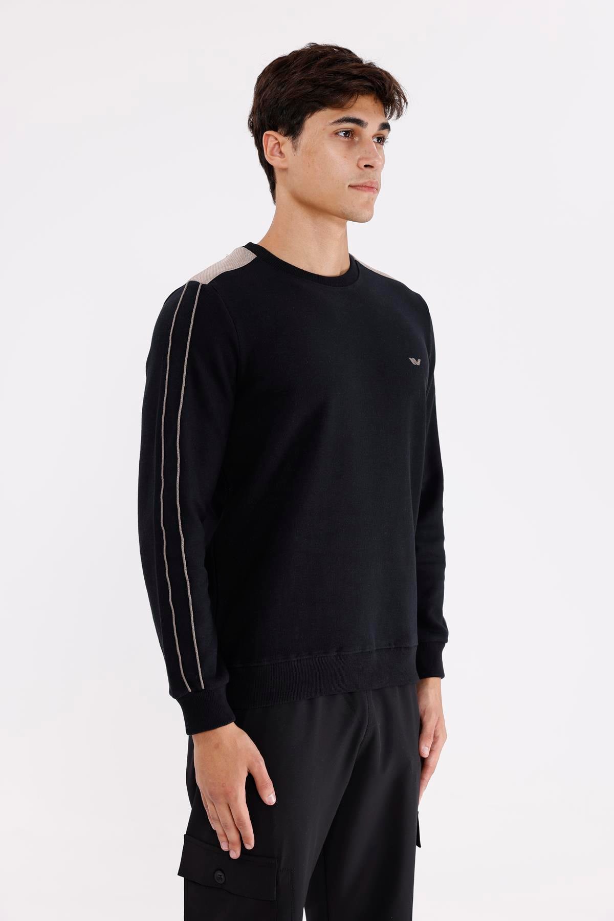 Selanik Doku Yumuşak Tutuşlu Rahat Kalıp Yuvarlak Yaka Esnek Manşetli Sweatshirt