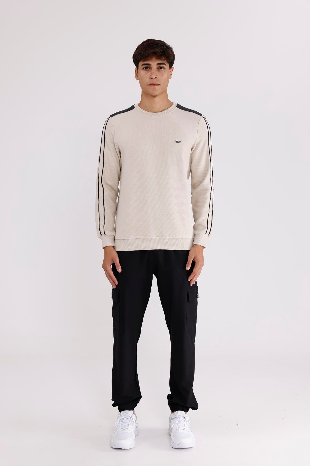 Selanik Doku Yumuşak Tutuşlu Rahat Kalıp Yuvarlak Yaka Esnek Manşetli Sweatshirt