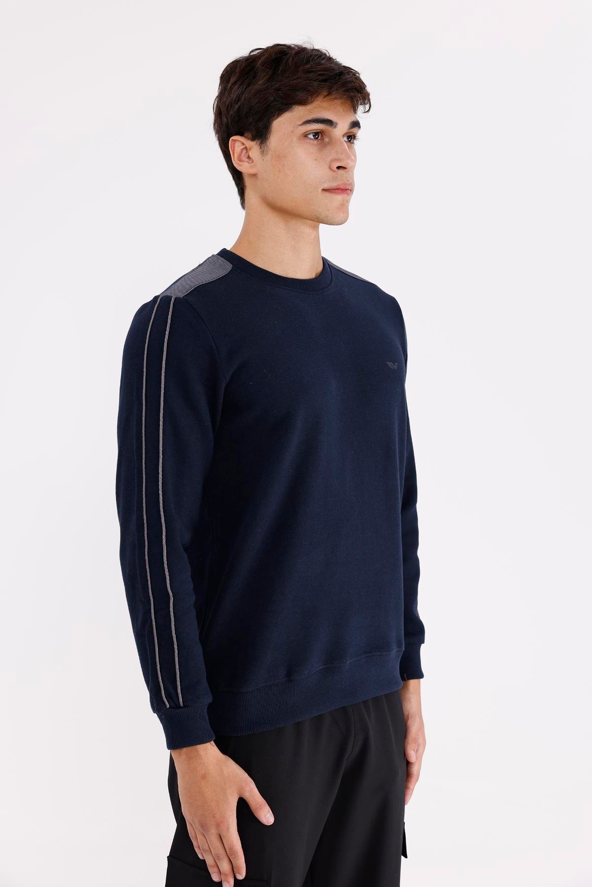 Selanik Doku Yumuşak Tutuşlu Rahat Kalıp Yuvarlak Yaka Esnek Manşetli Sweatshirt