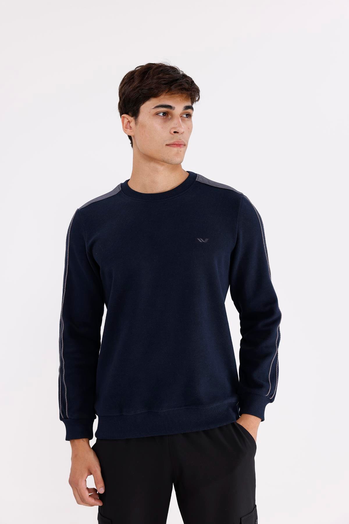Selanik Doku Yumuşak Tutuşlu Rahat Kalıp Yuvarlak Yaka Esnek Manşetli Sweatshirt