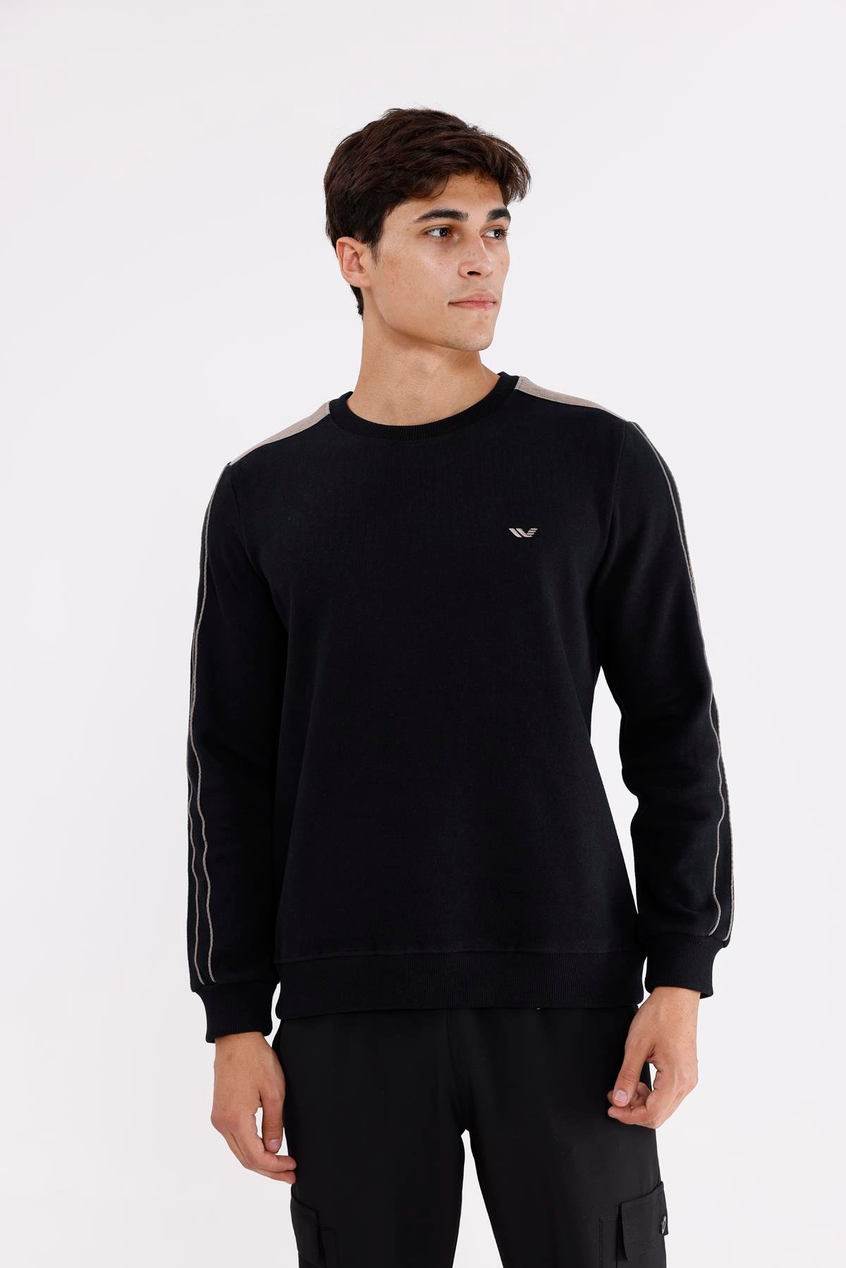 Selanik Doku Yumuşak Tutuşlu Rahat Kalıp Yuvarlak Yaka Esnek Manşetli Sweatshirt