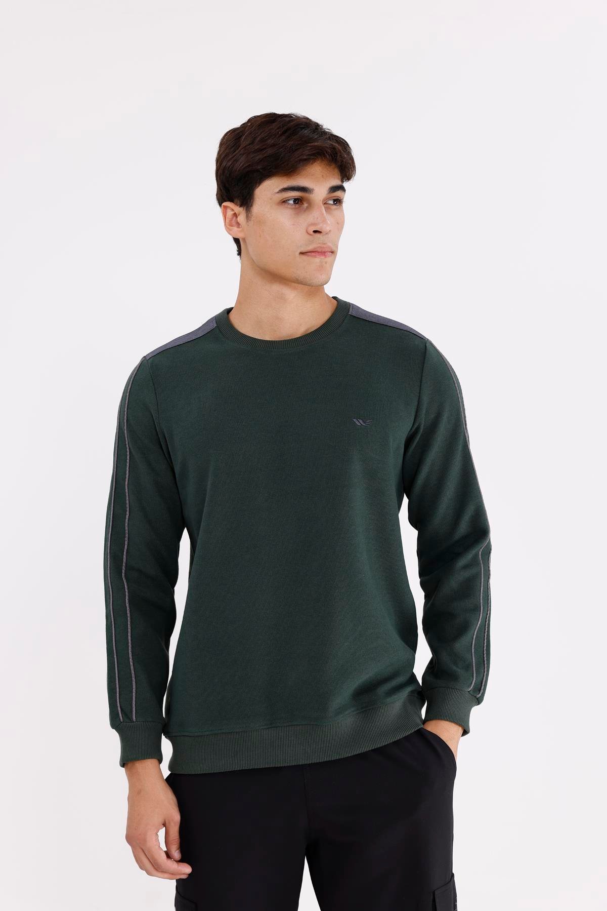 Selanik Doku Yumuşak Tutuşlu Rahat Kalıp Yuvarlak Yaka Esnek Manşetli Sweatshirt