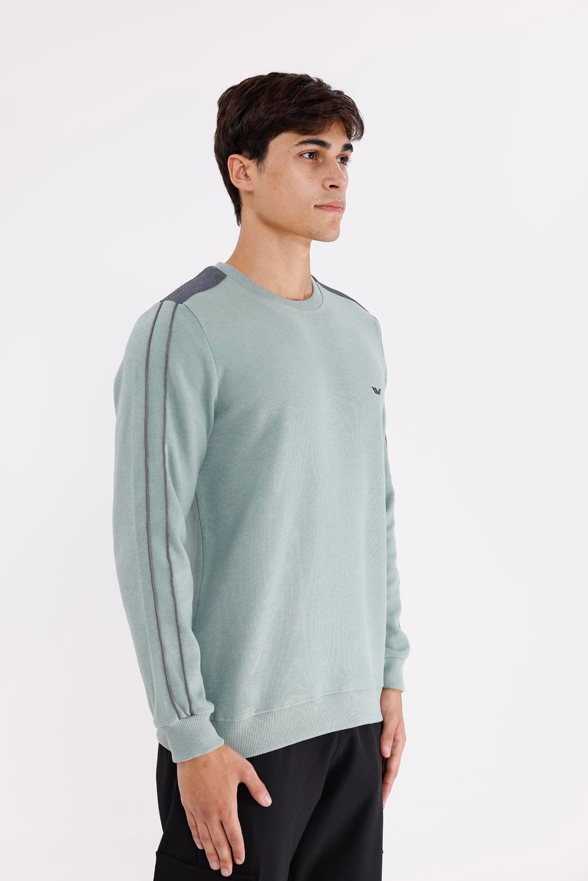 Selanik Doku Yumuşak Tutuşlu Rahat Kalıp Yuvarlak Yaka Esnek Manşetli Sweatshirt