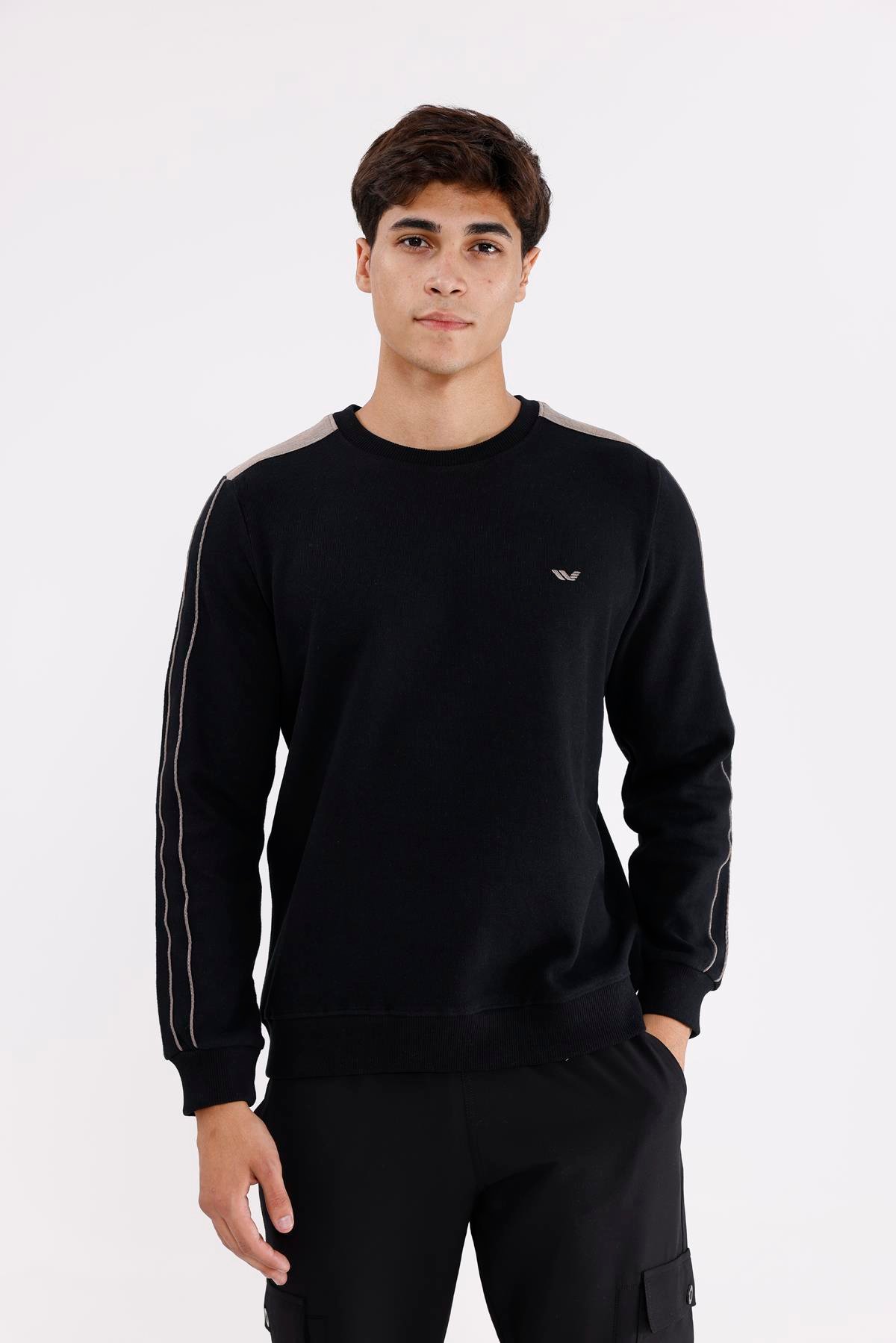 Selanik Doku Yumuşak Tutuşlu Rahat Kalıp Yuvarlak Yaka Esnek Manşetli Sweatshirt