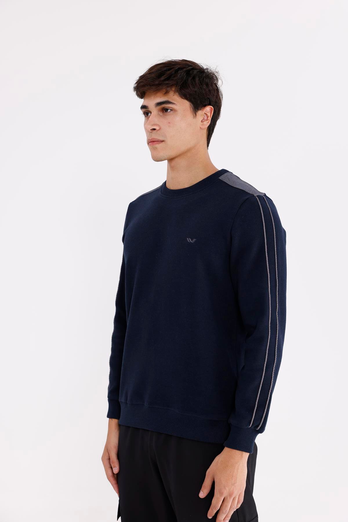 Selanik Doku Yumuşak Tutuşlu Rahat Kalıp Yuvarlak Yaka Esnek Manşetli Sweatshirt