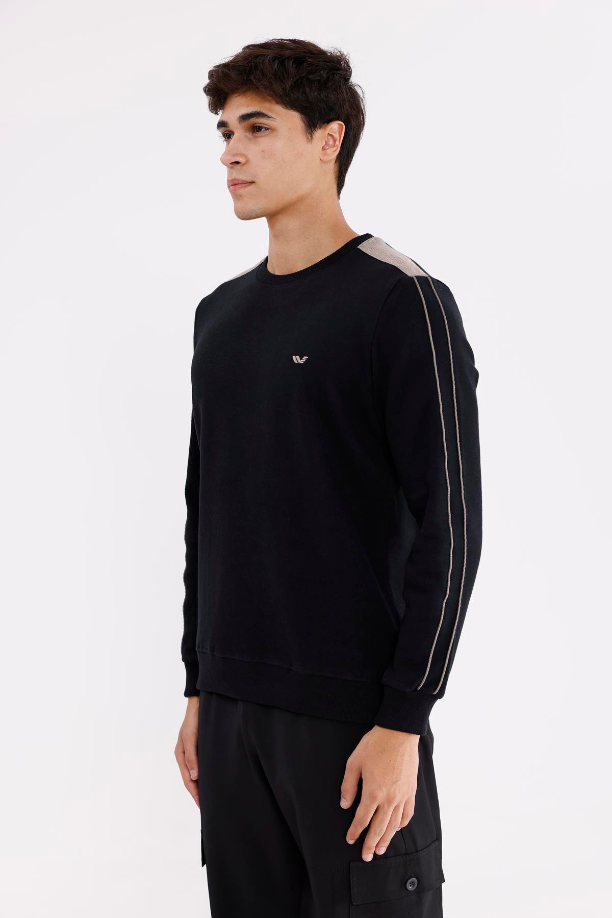 Selanik Doku Yumuşak Tutuşlu Rahat Kalıp Yuvarlak Yaka Esnek Manşetli Sweatshirt