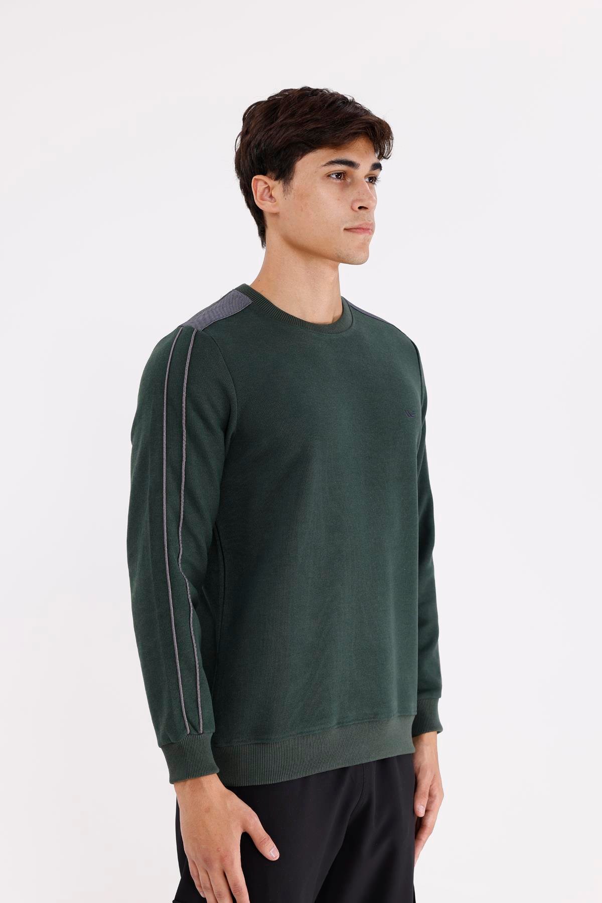Selanik Doku Yumuşak Tutuşlu Rahat Kalıp Yuvarlak Yaka Esnek Manşetli Sweatshirt