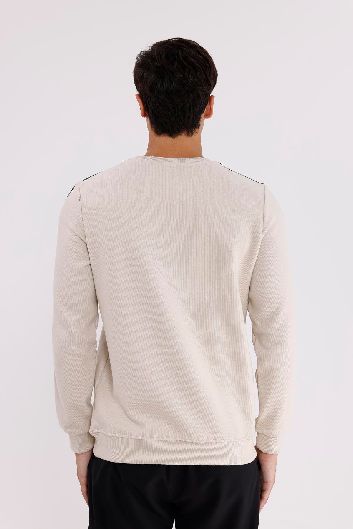 Selanik Doku Yumuşak Tutuşlu Rahat Kalıp Yuvarlak Yaka Esnek Manşetli Sweatshirt